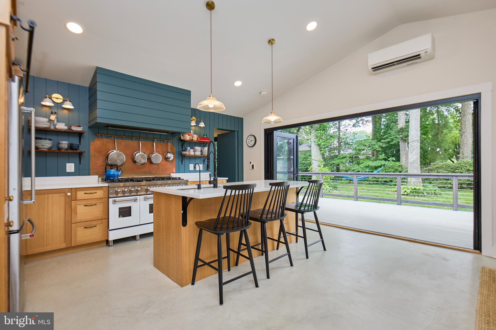 915 DESALE STREET SW