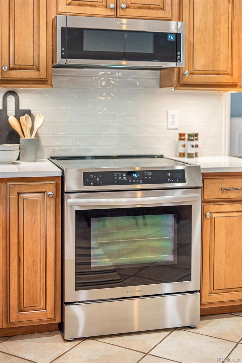 9502 W Hialeah Place