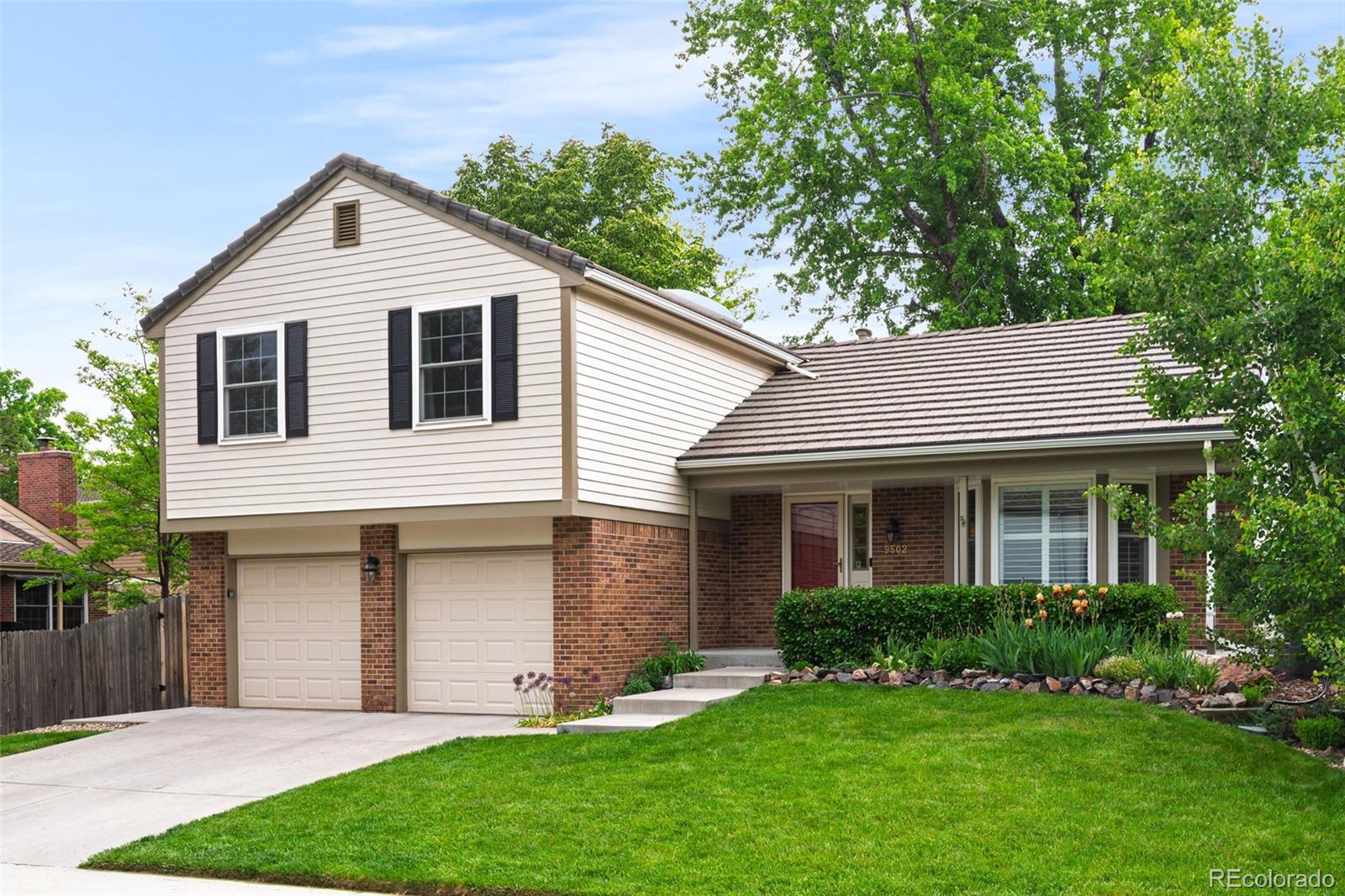 9502 W Hialeah Place