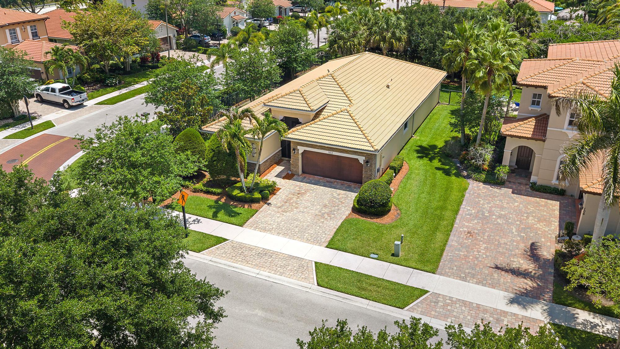 102 Crab Cay Way