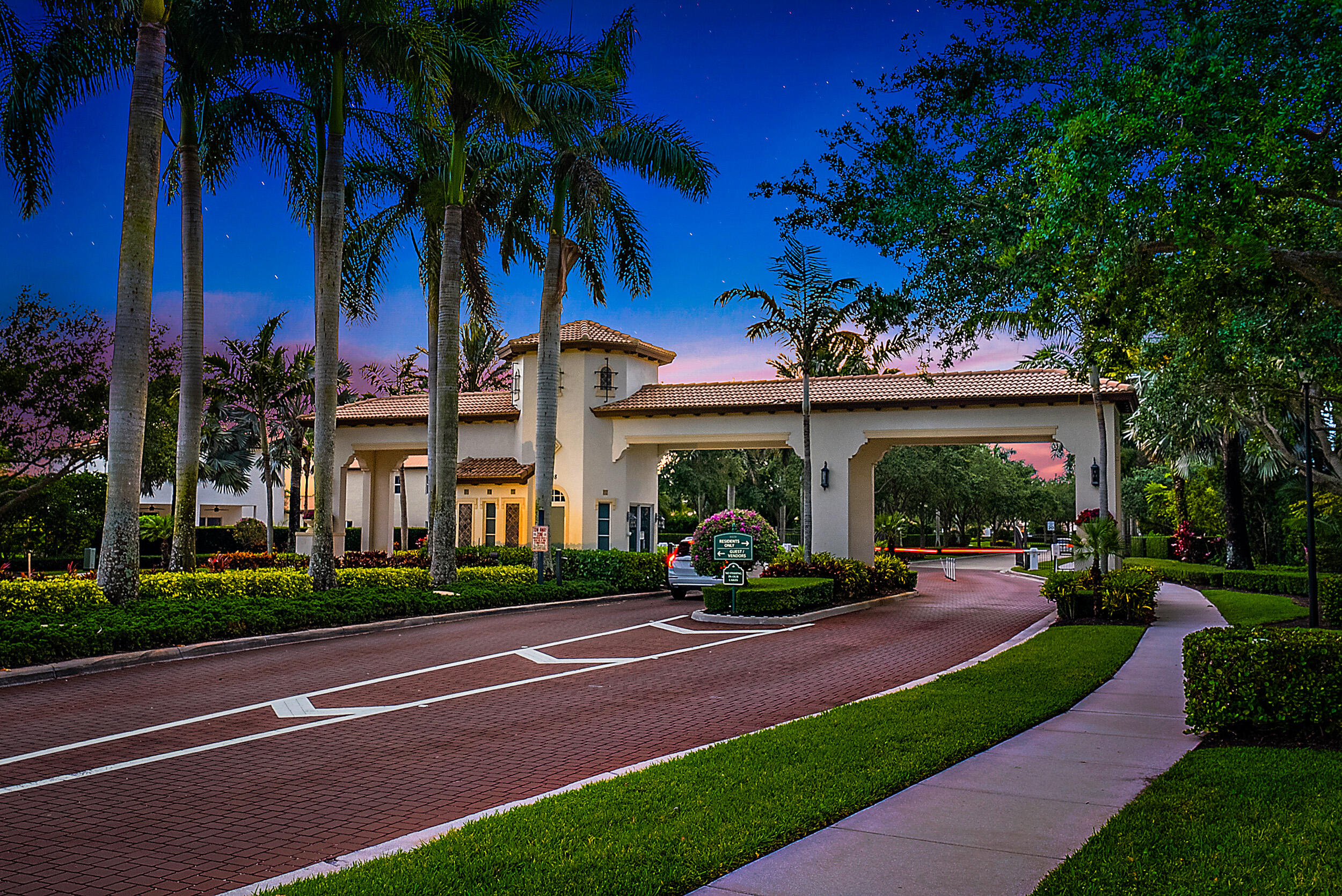 102 Crab Cay Way