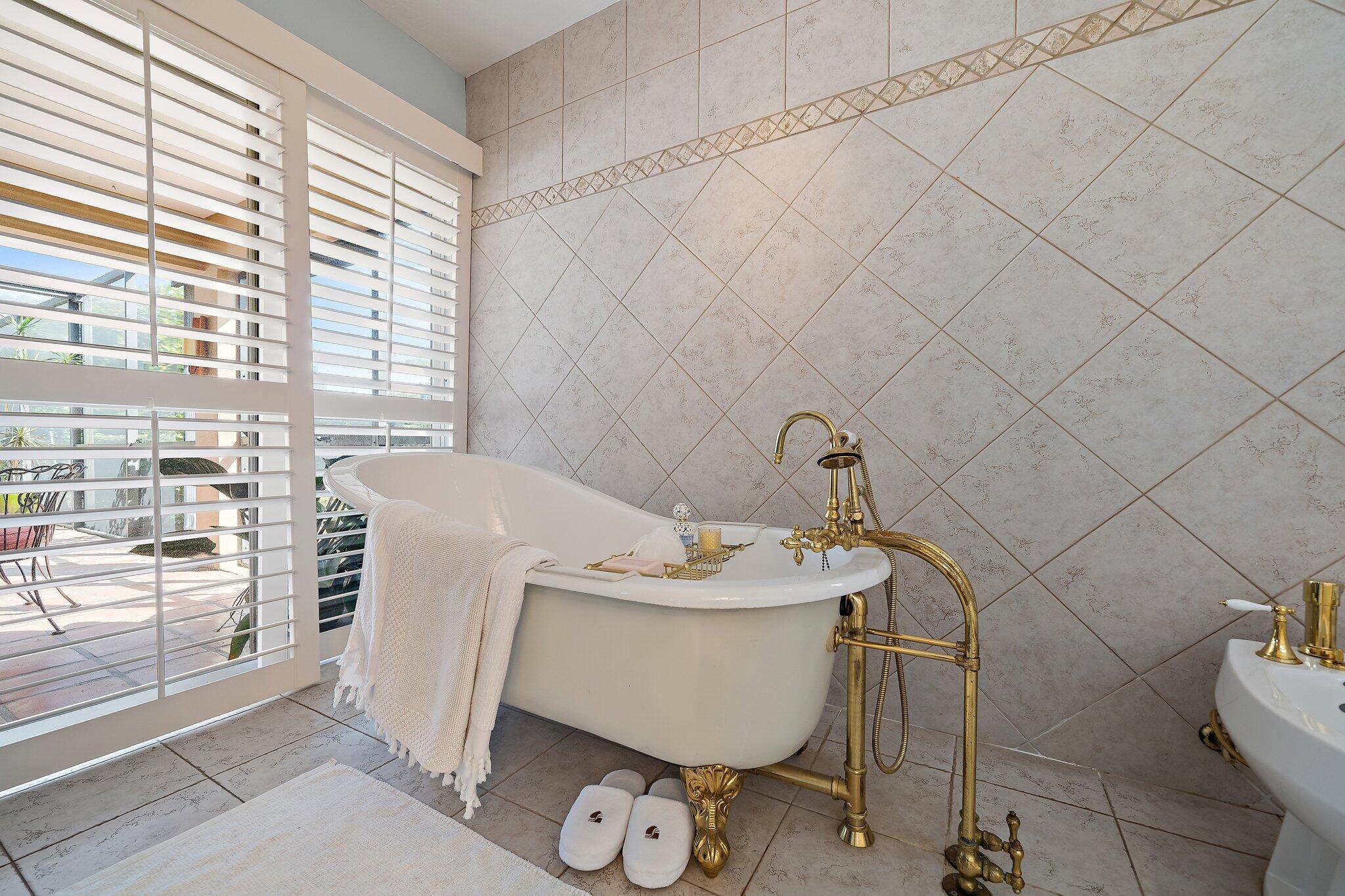 11 Country Club Circle