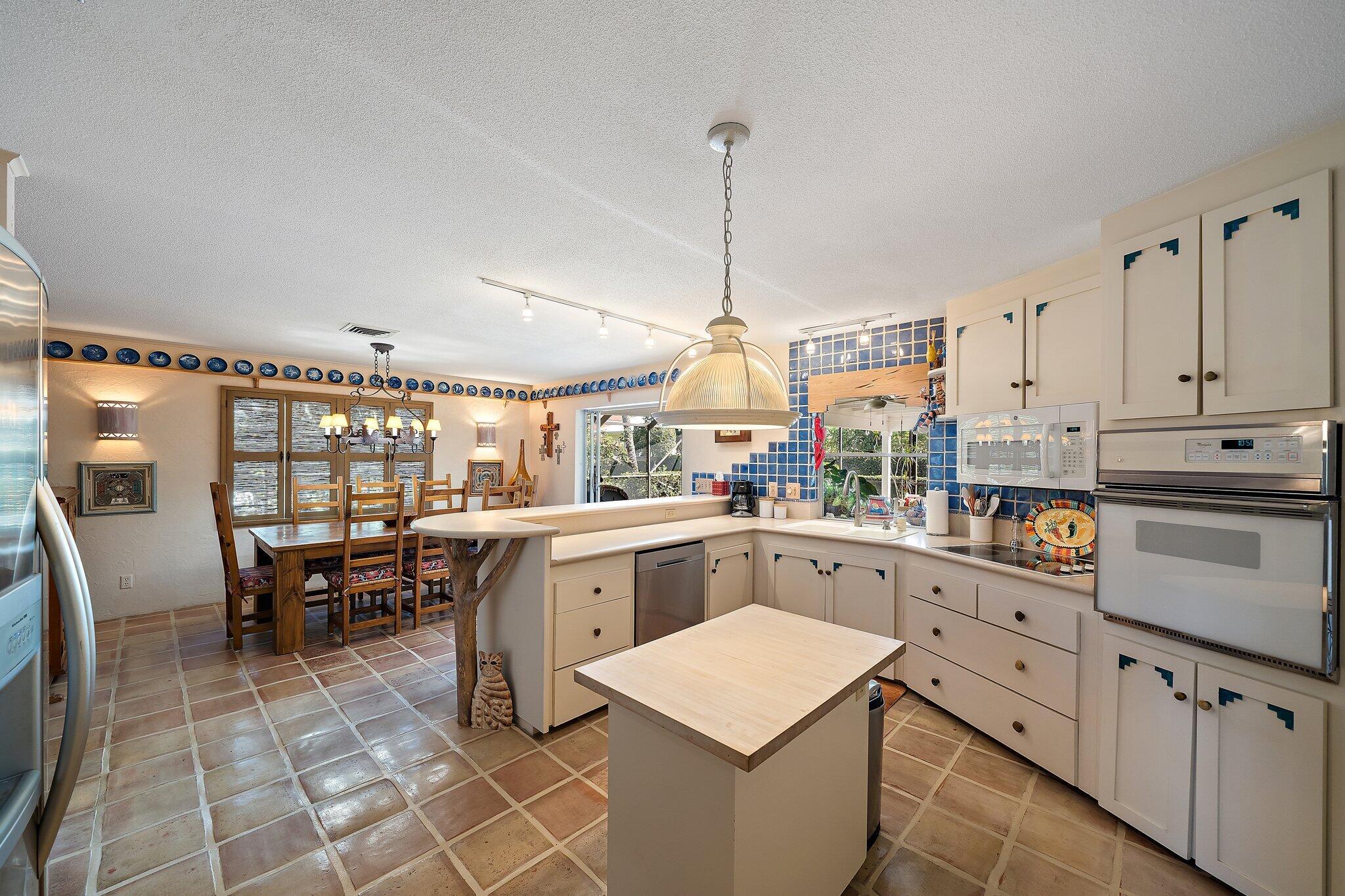 11 Country Club Circle