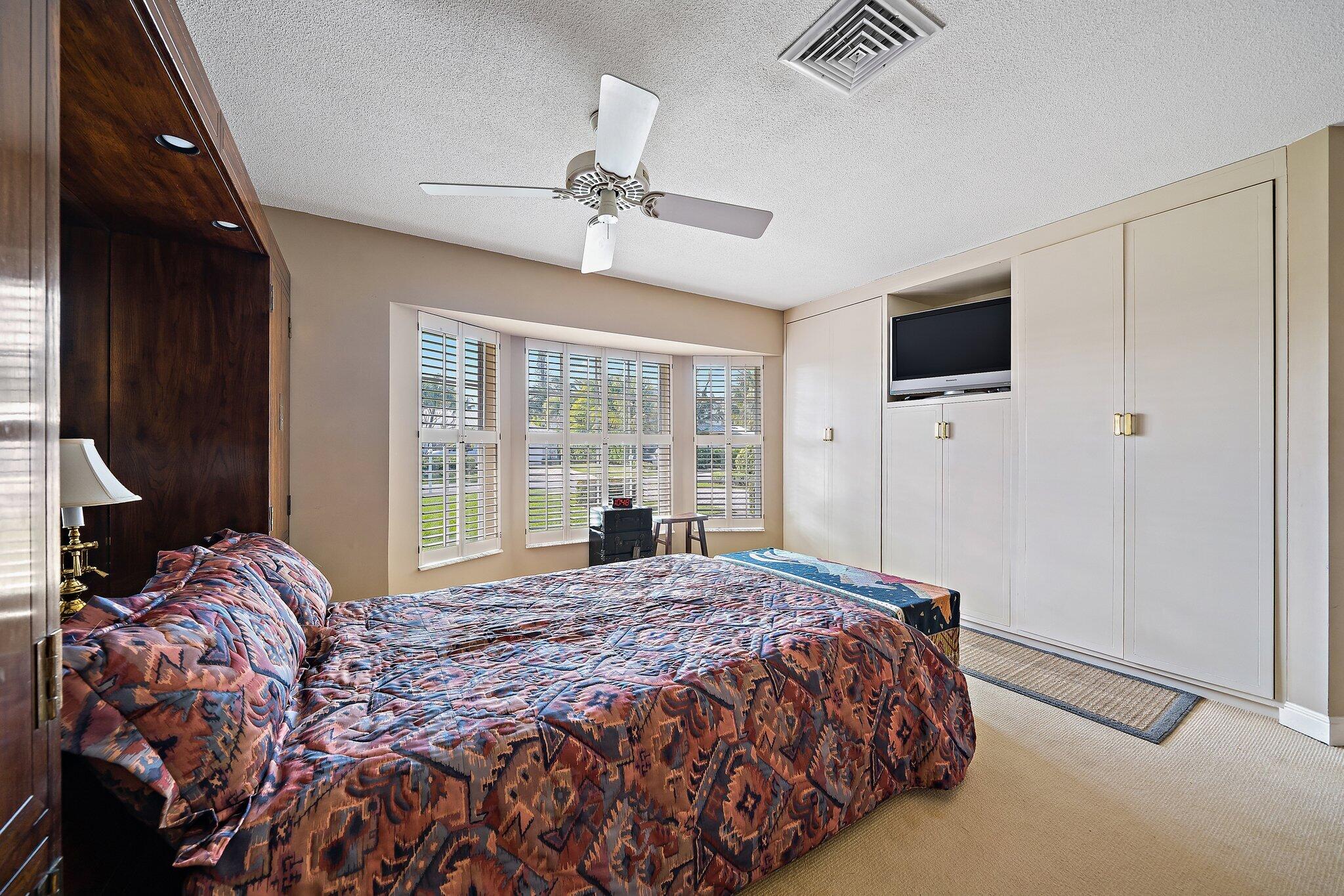 11 Country Club Circle