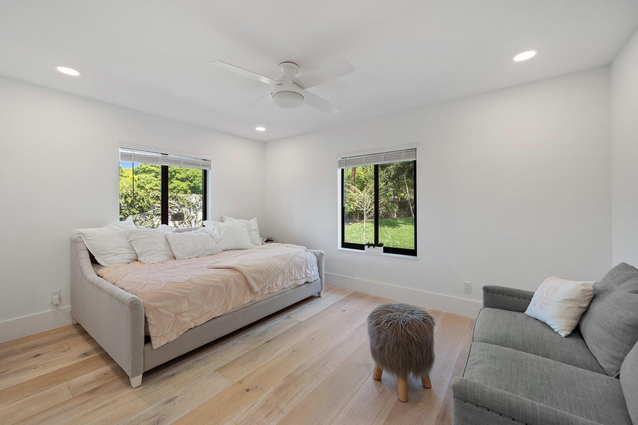 176 Harbourside Circle