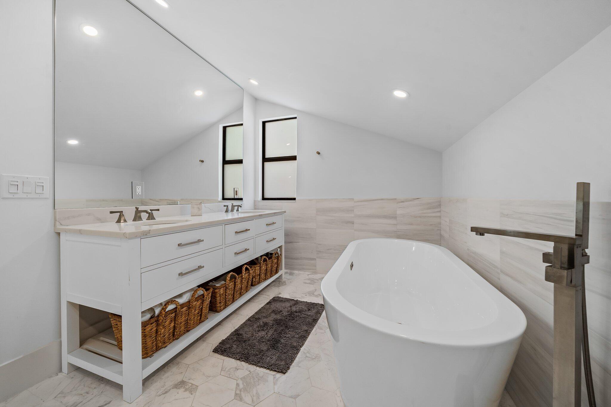 176 Harbourside Circle