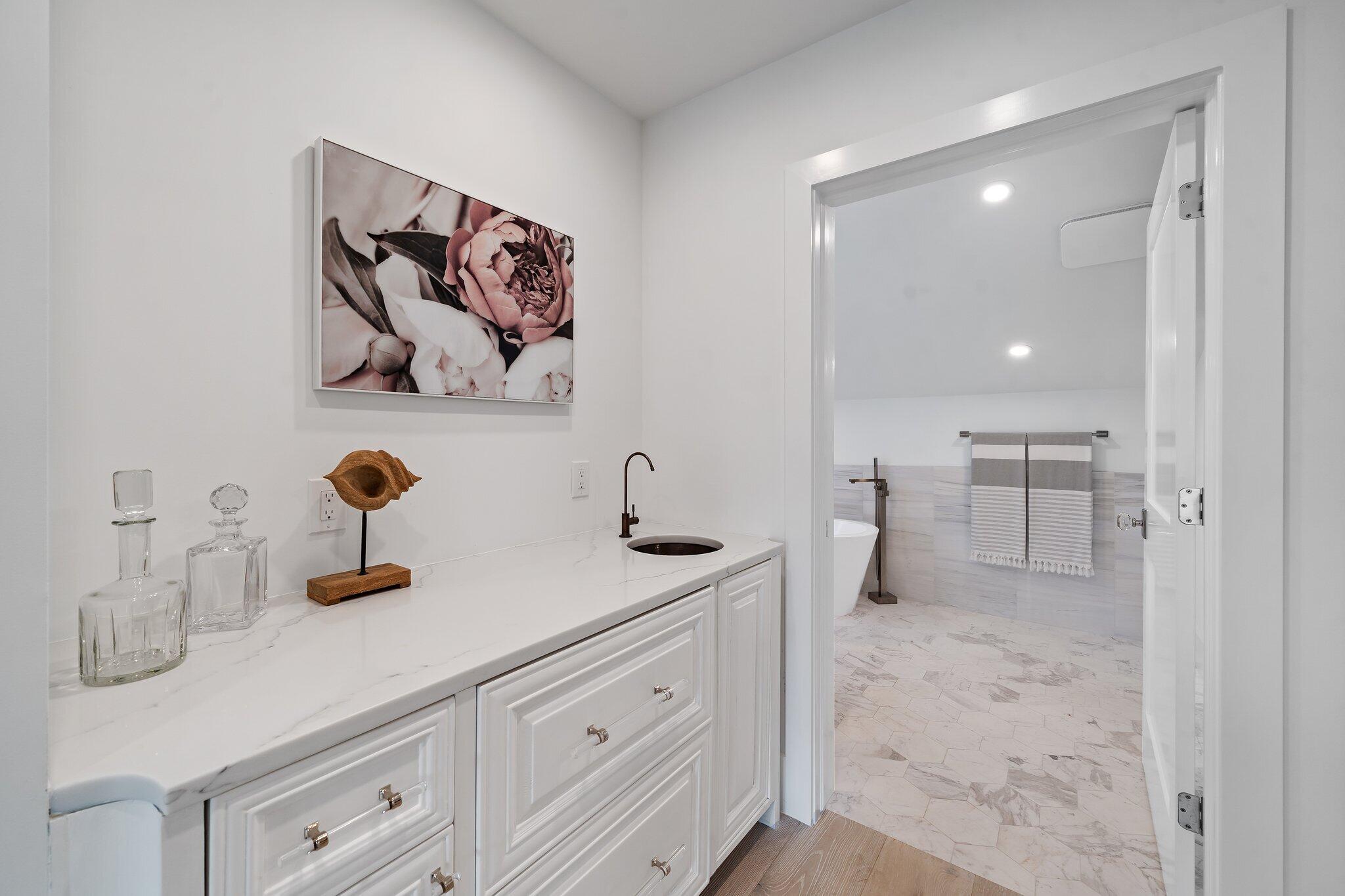 176 Harbourside Circle