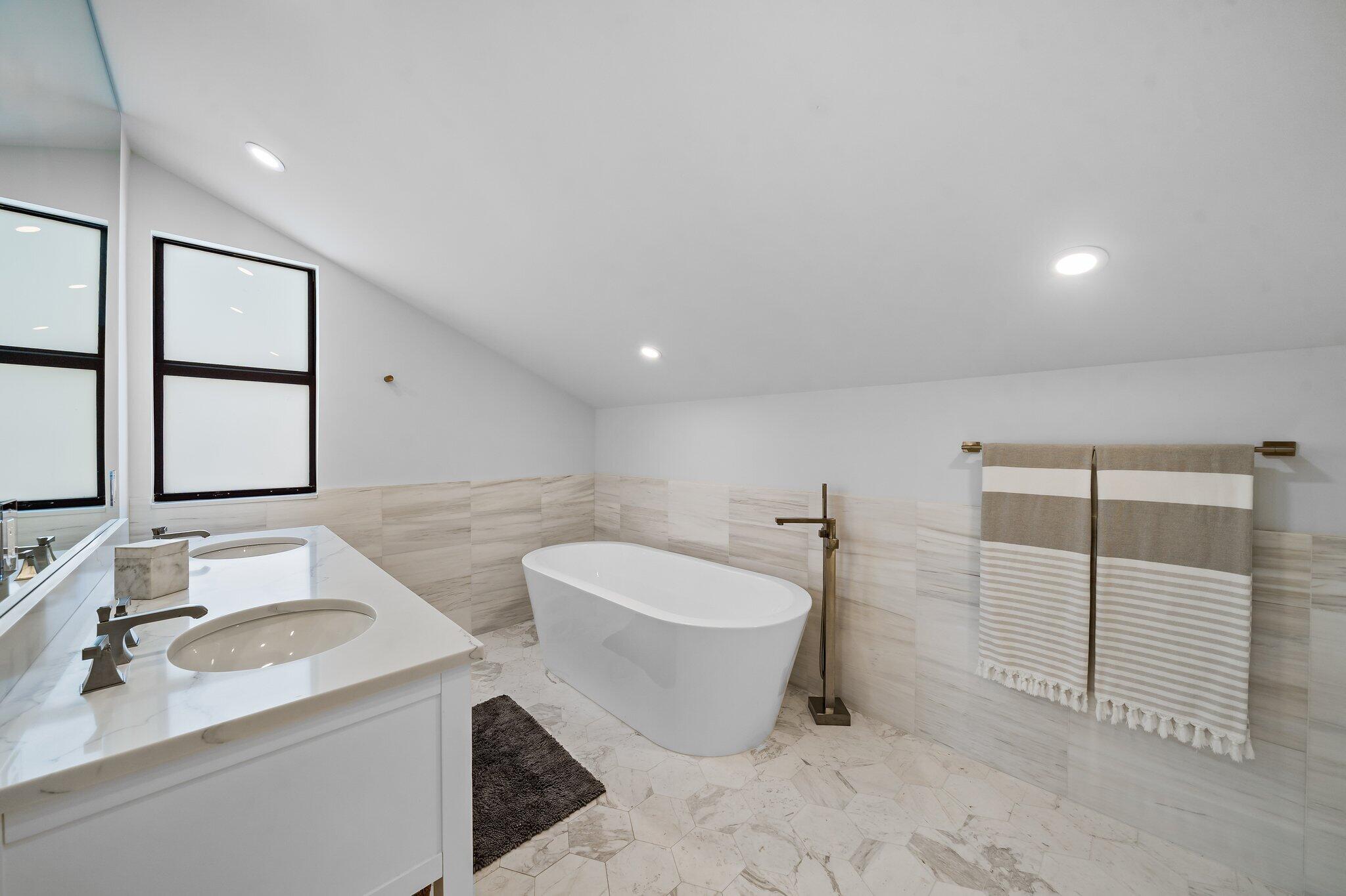 176 Harbourside Circle