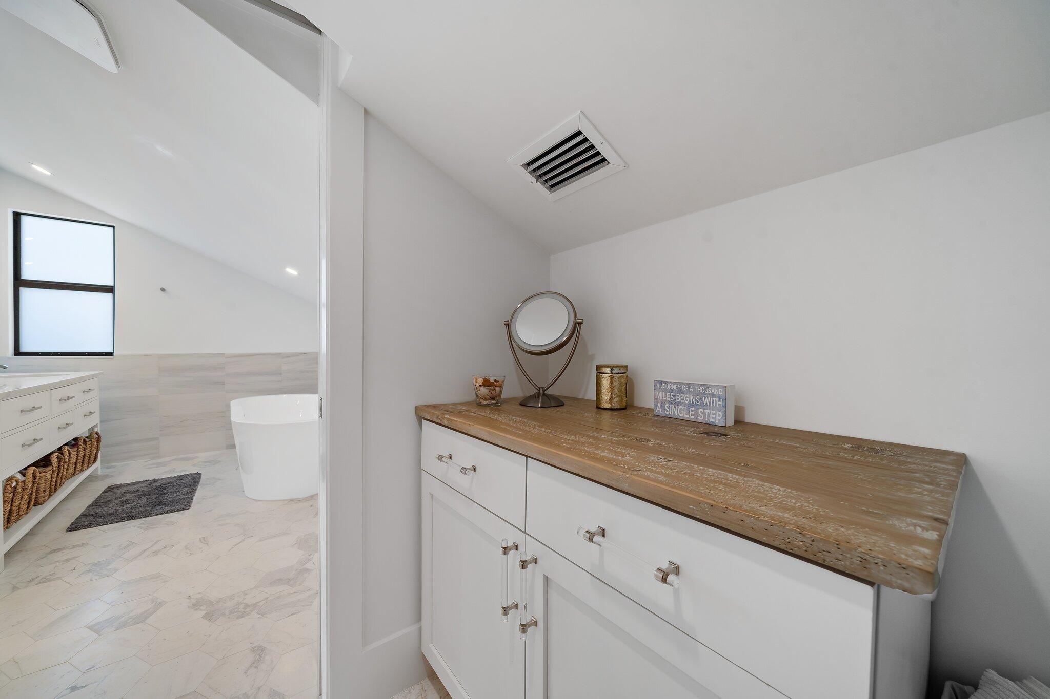 176 Harbourside Circle