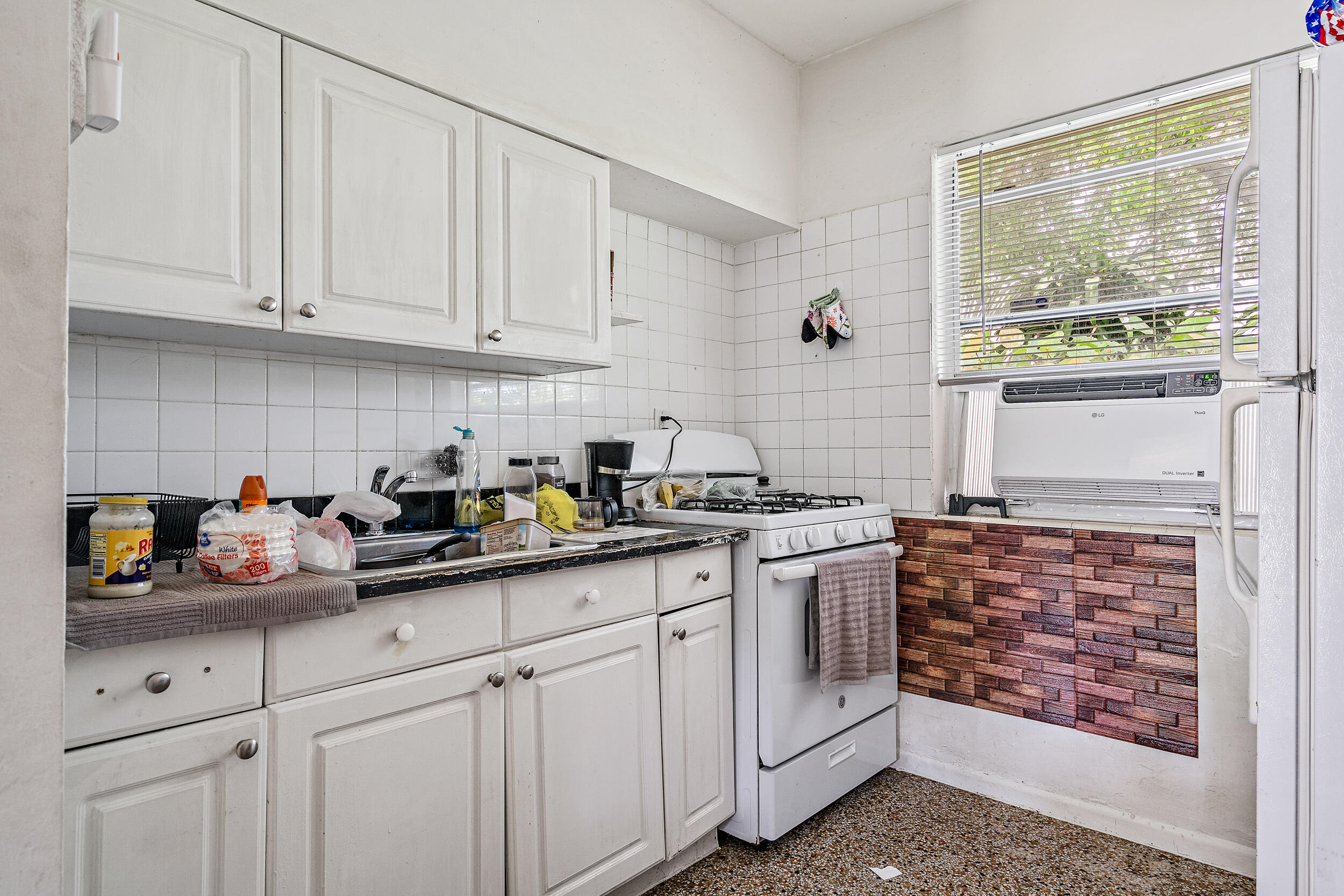 626 S Federal Highway Unit: 1 - 8