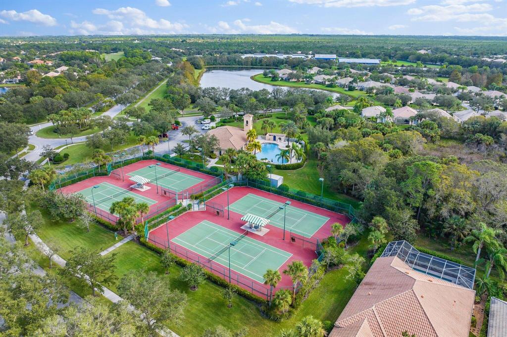 9022 SE Retreat Drive