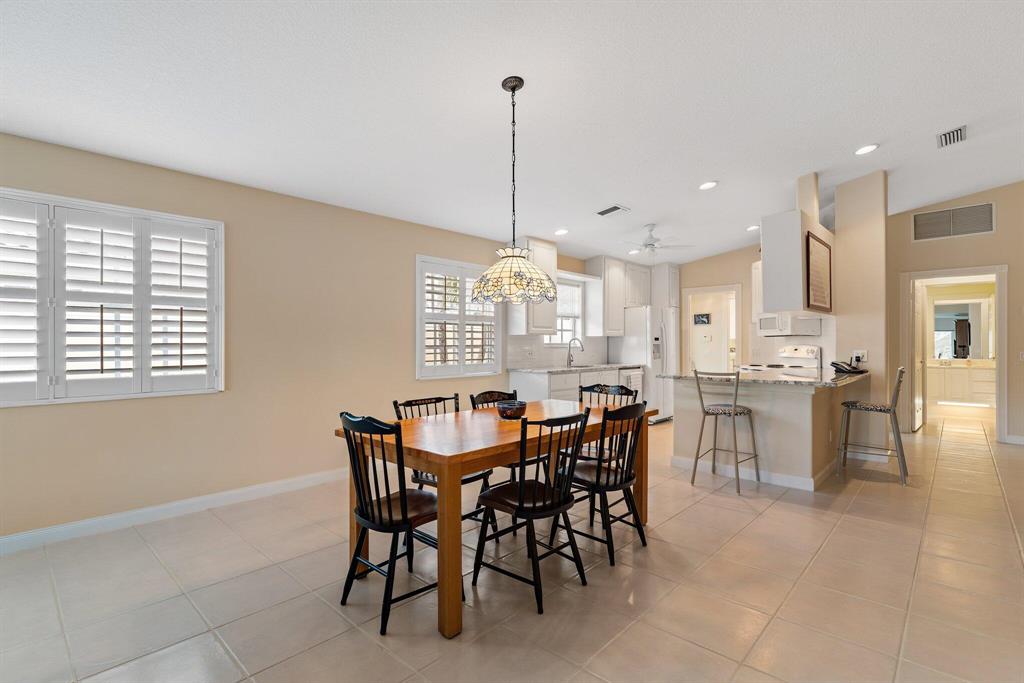 9022 SE Retreat Drive