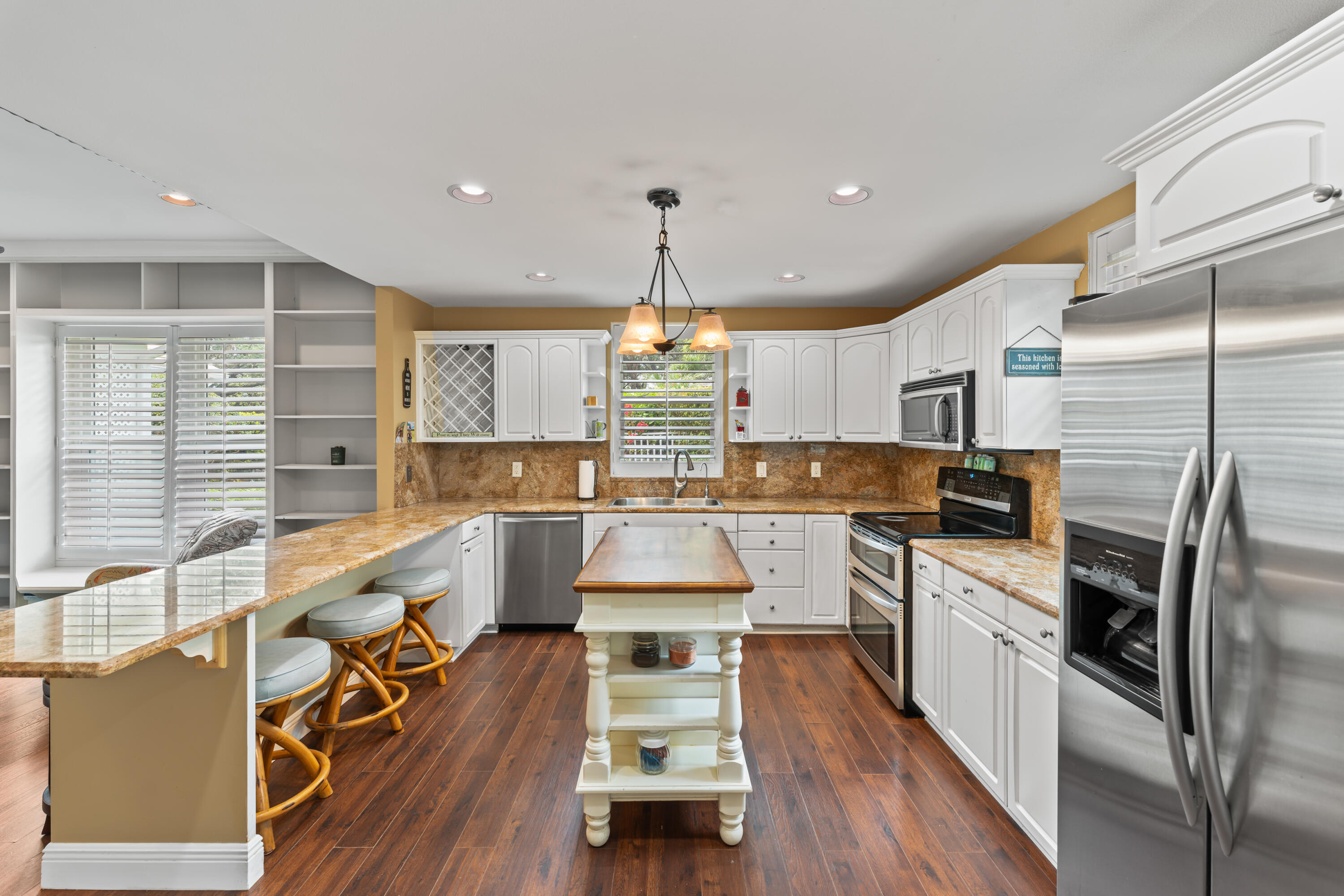 10100 SE White Pelican Way