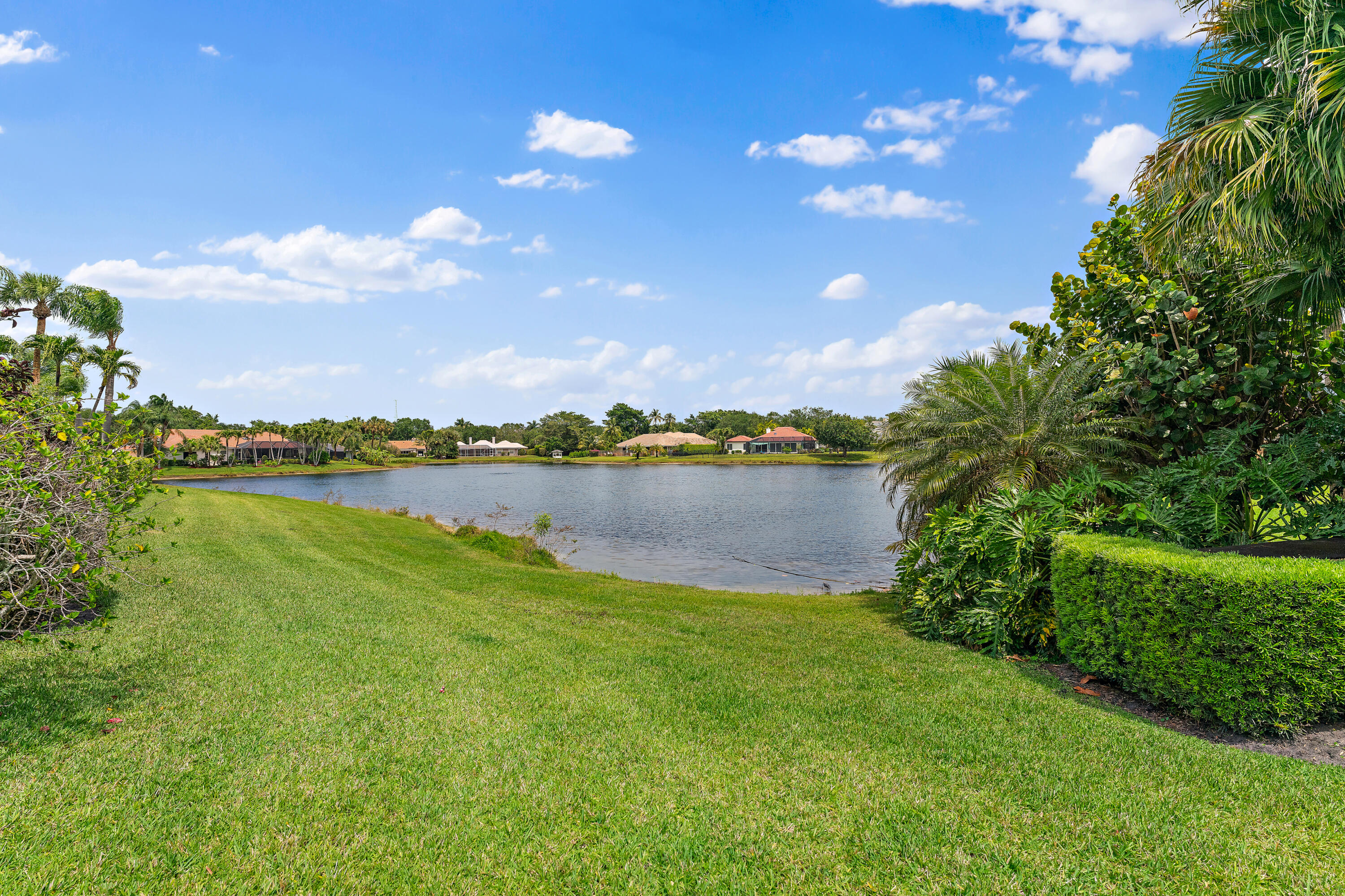 10100 SE White Pelican Way