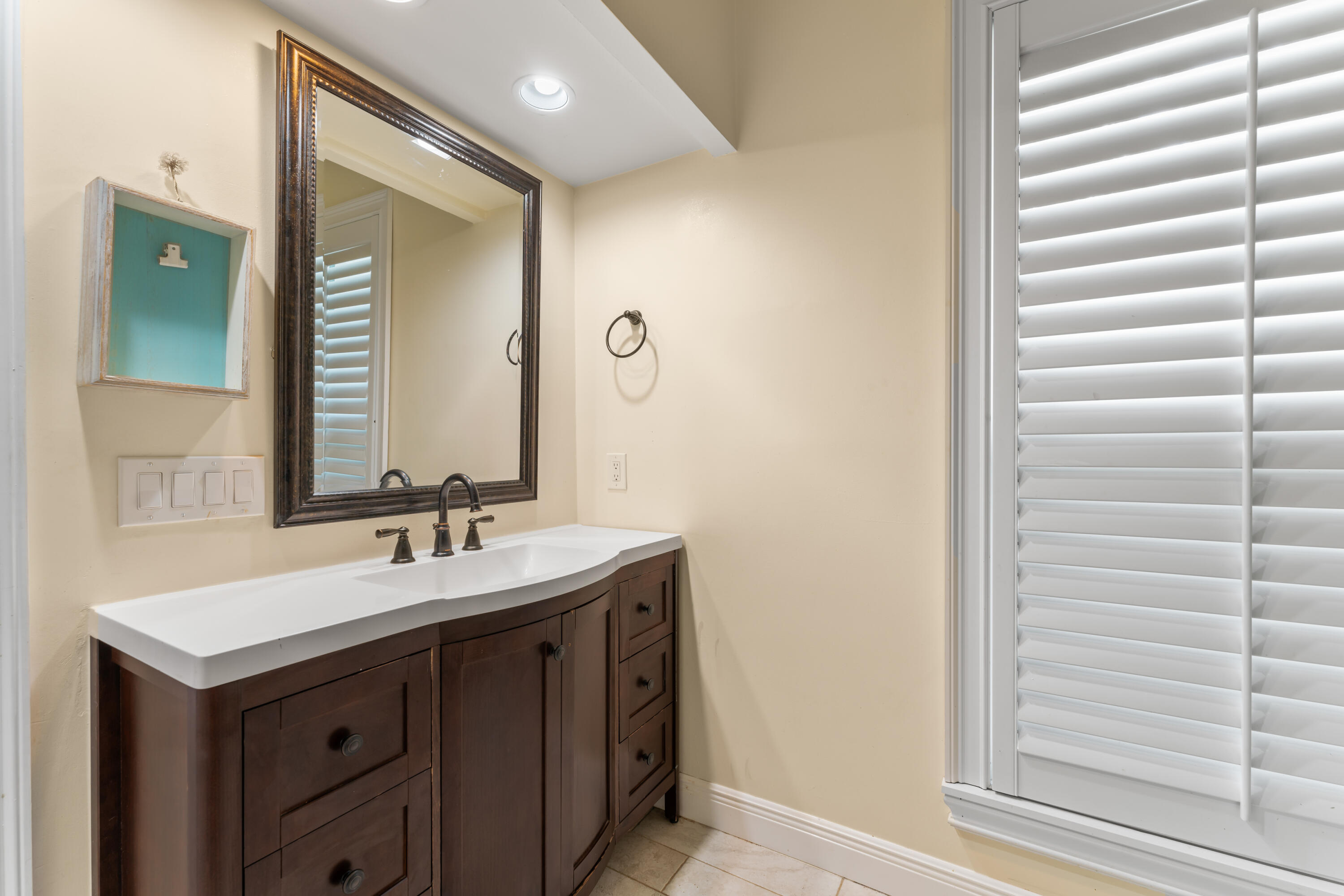 10100 SE White Pelican Way