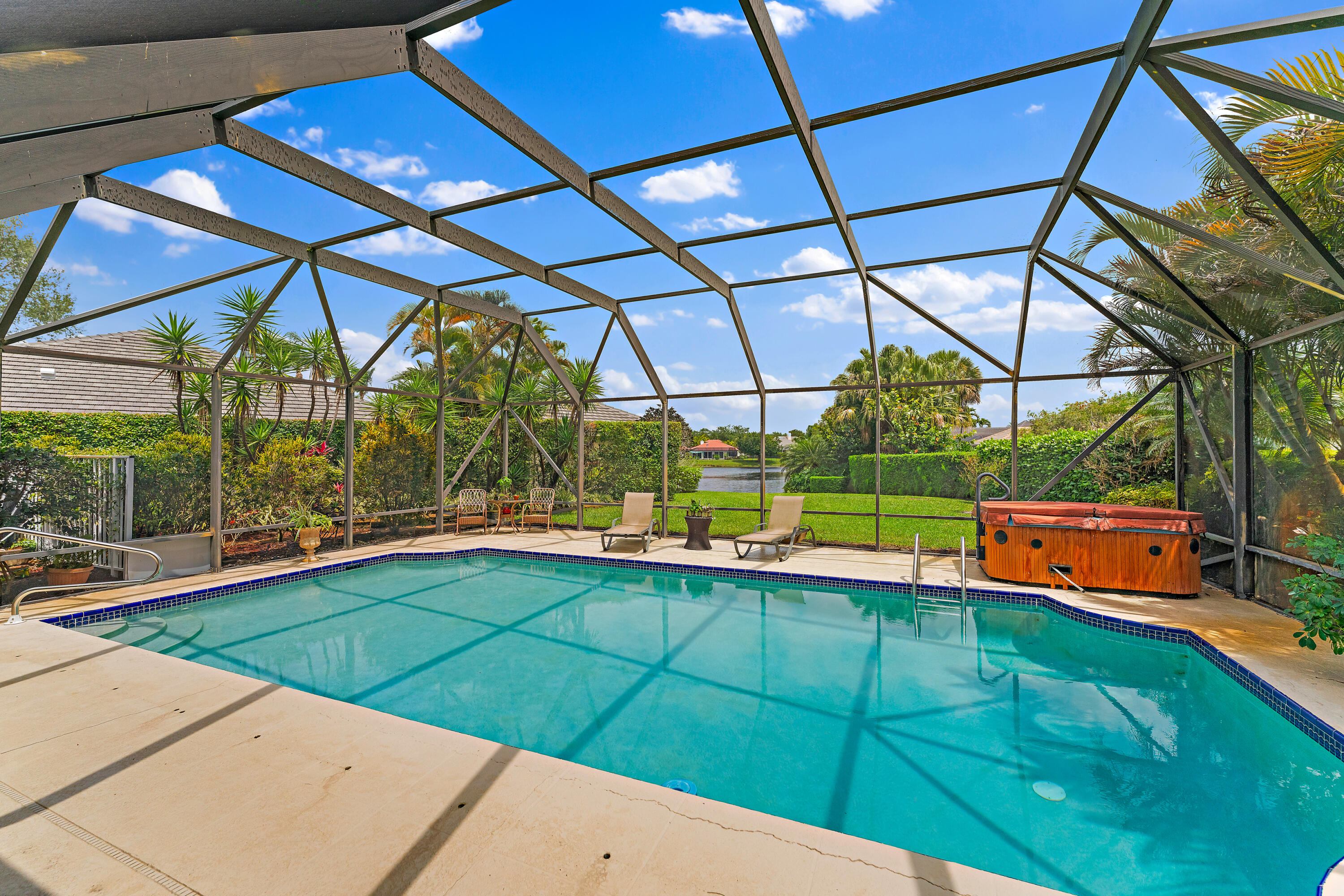 10100 SE White Pelican Way