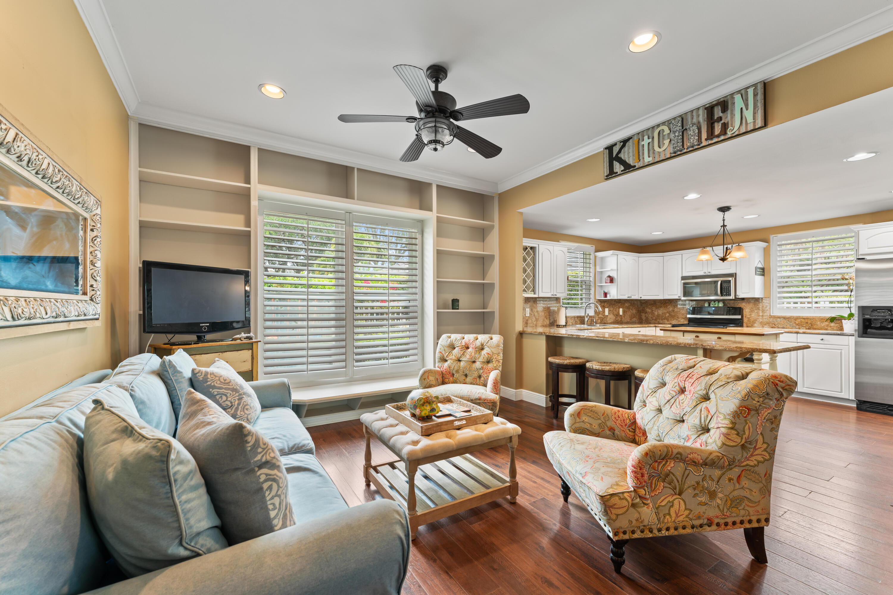 10100 SE White Pelican Way