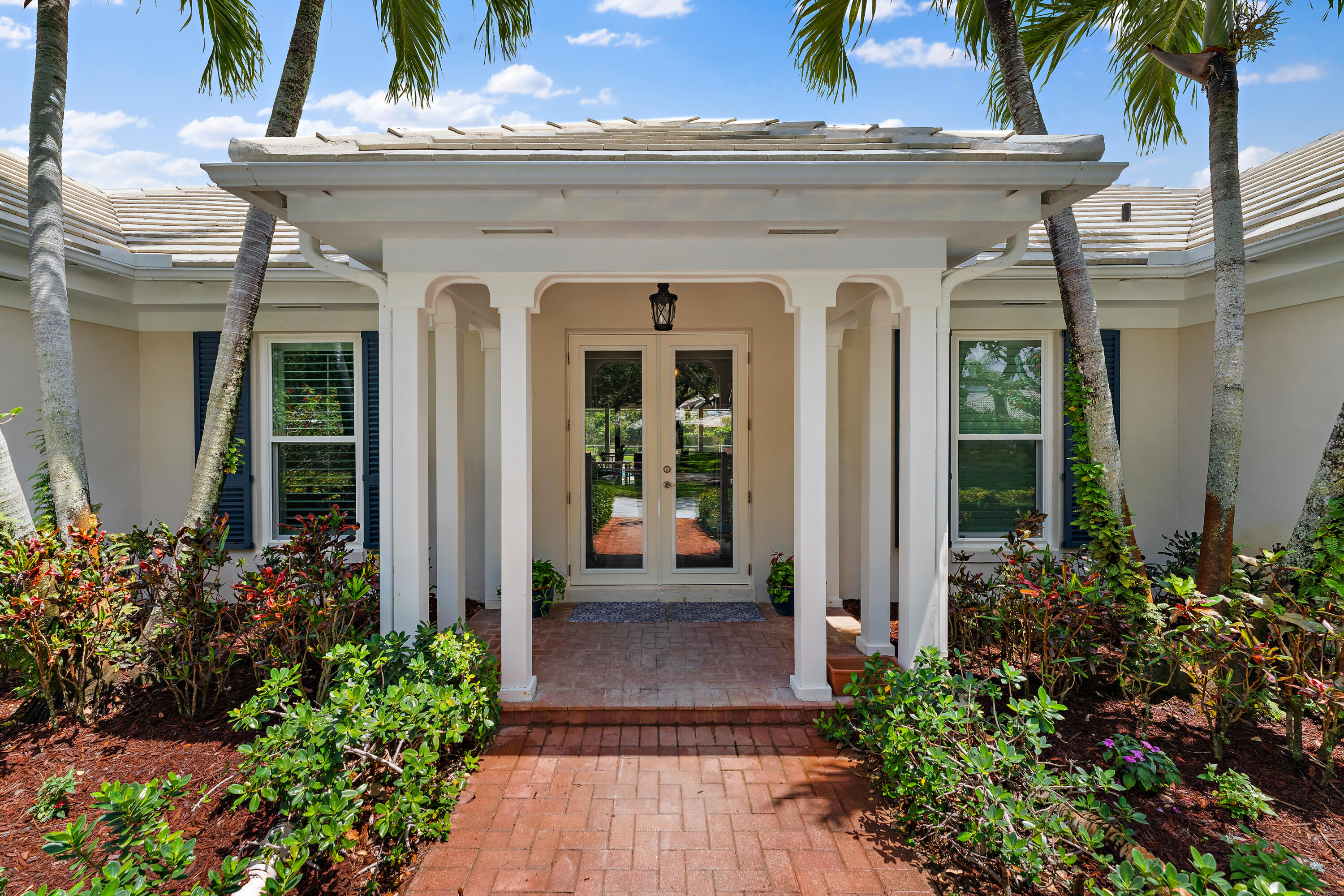 10100 SE White Pelican Way