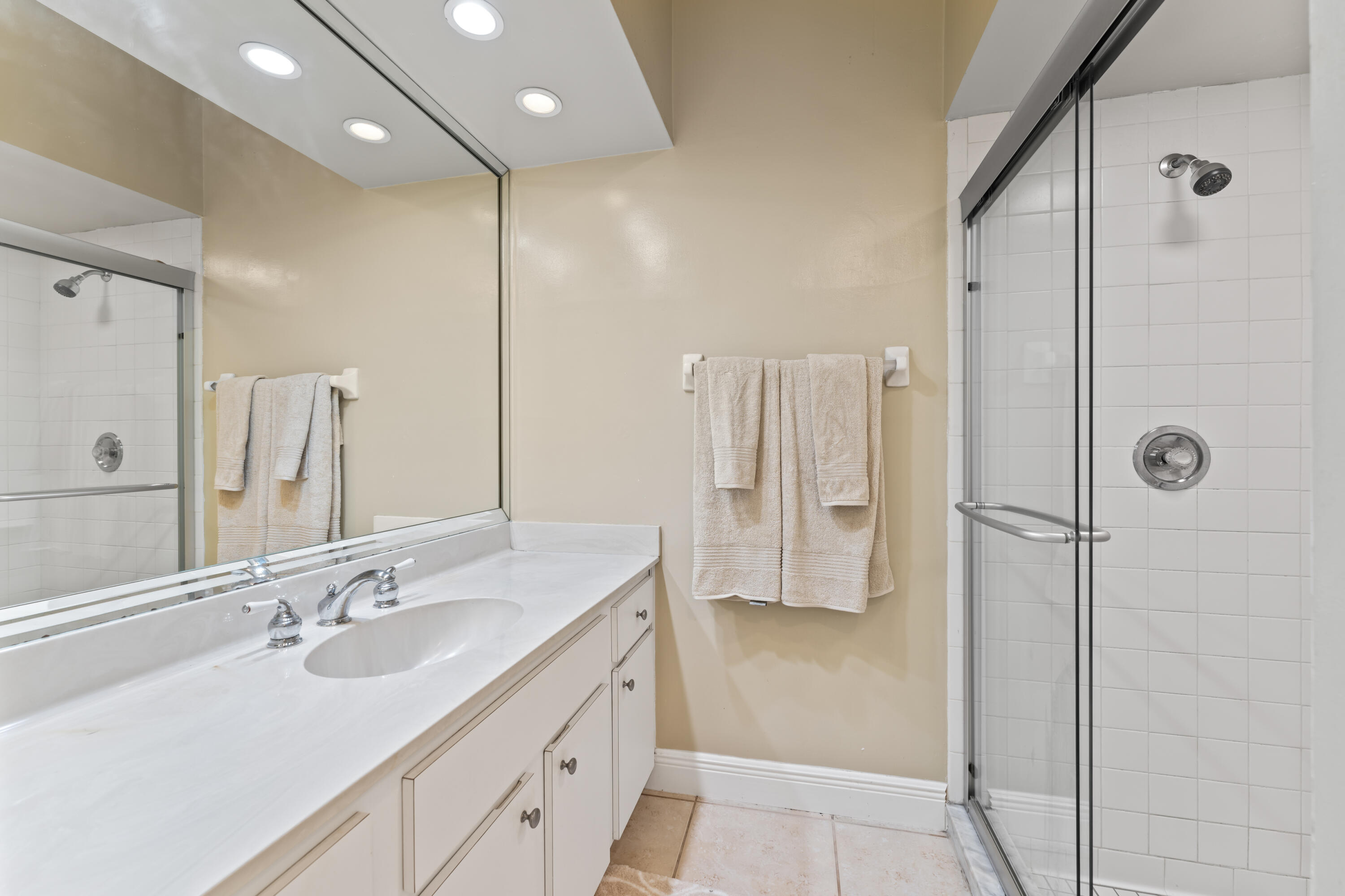 10100 SE White Pelican Way