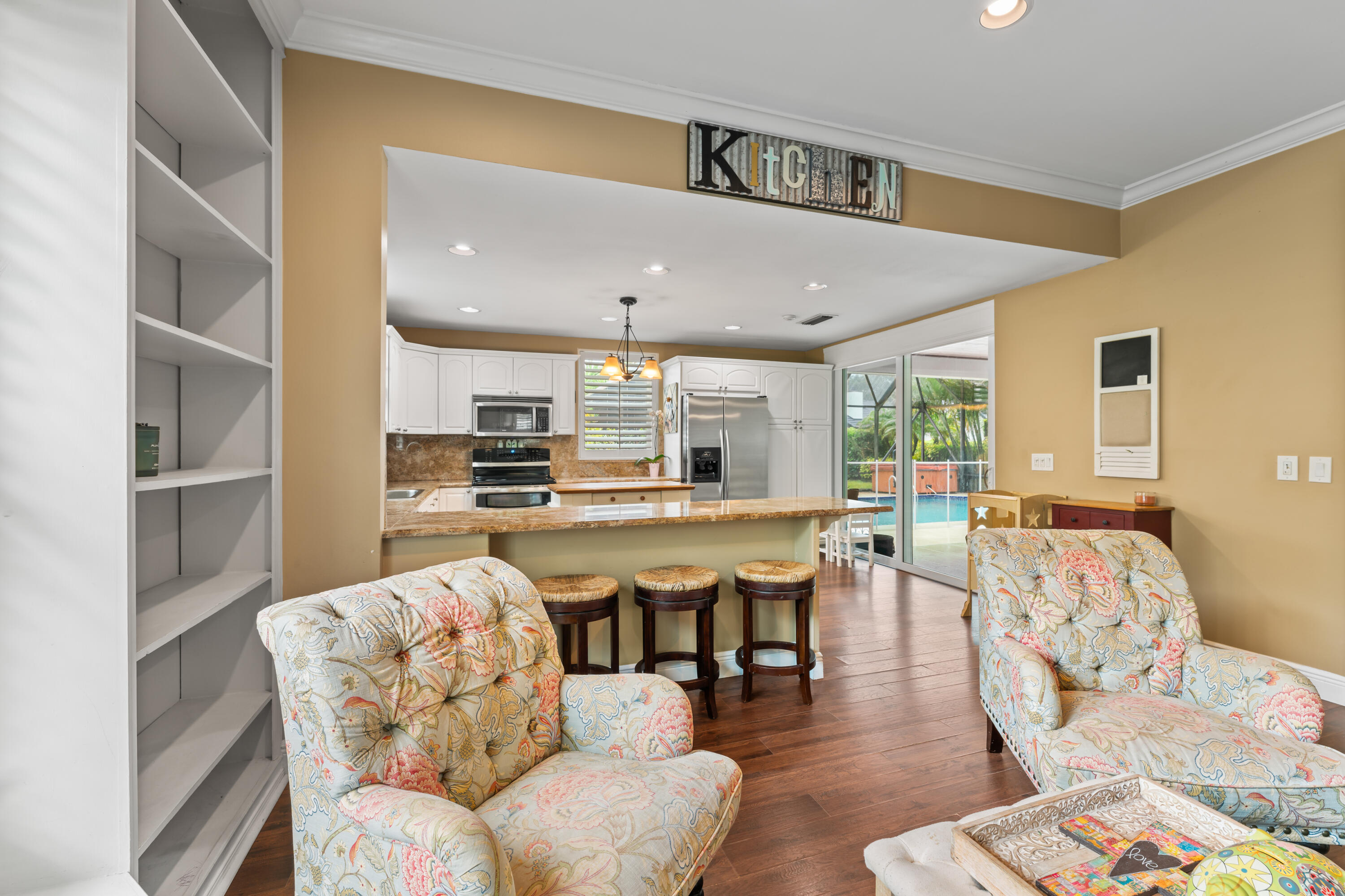 10100 SE White Pelican Way