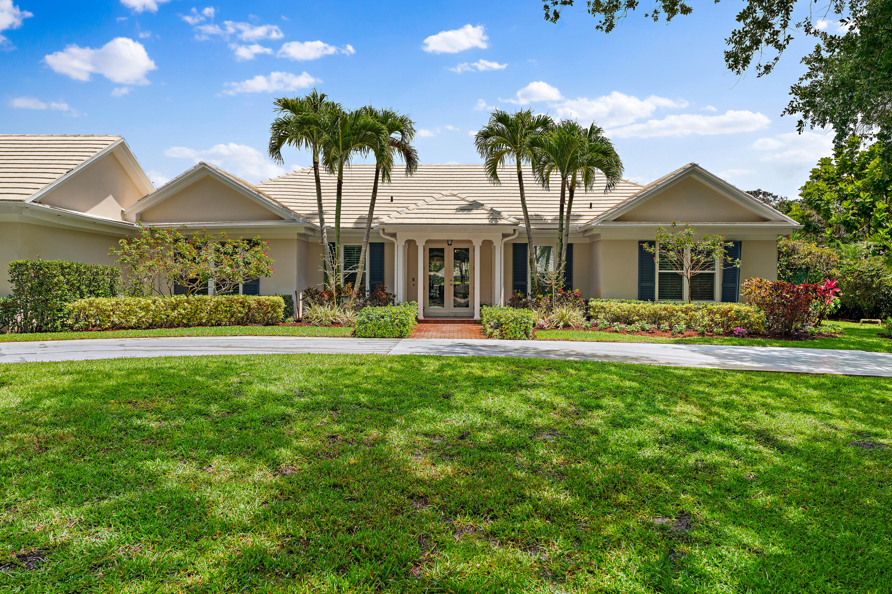 10100 SE White Pelican Way