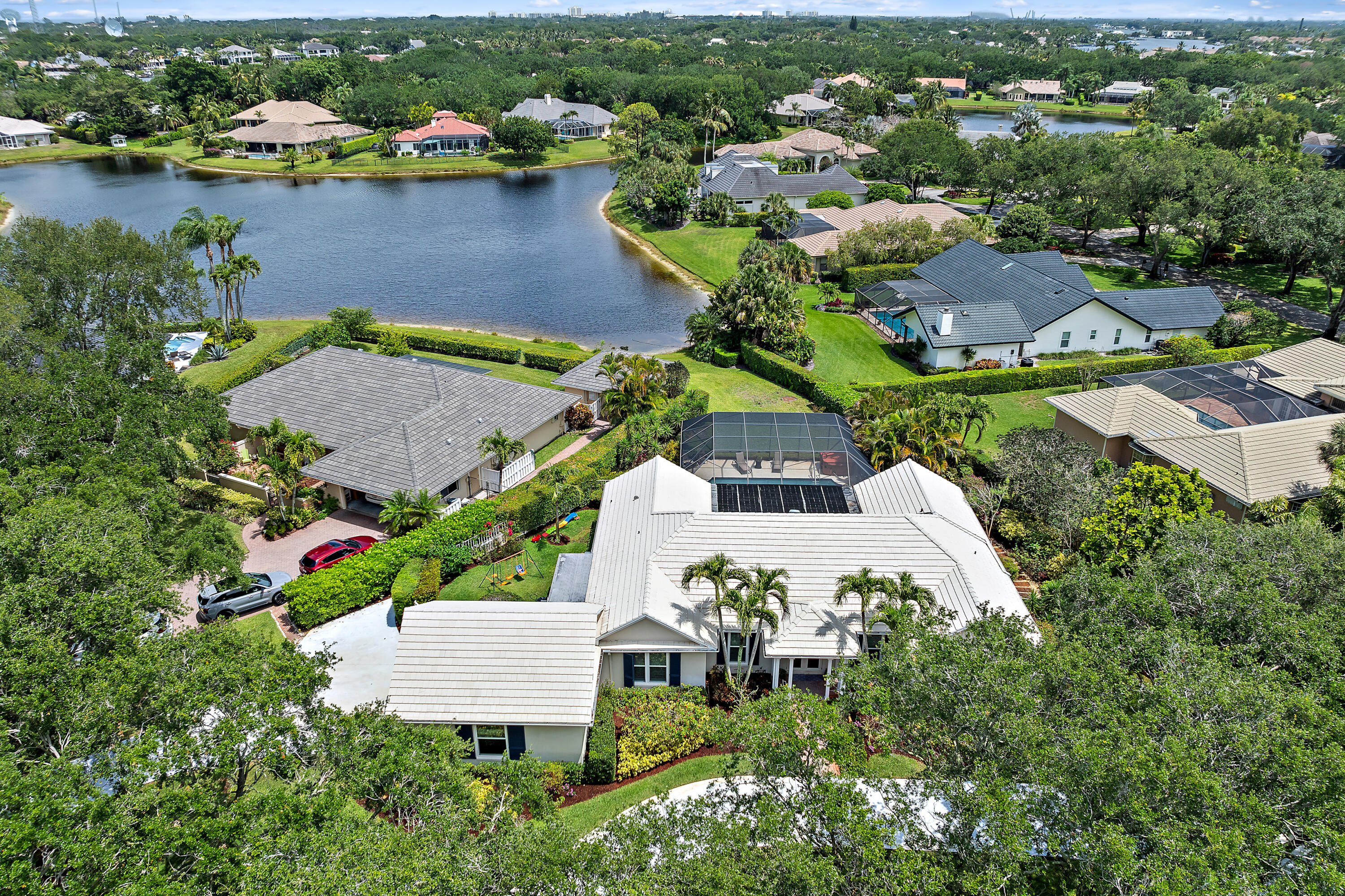 10100 SE White Pelican Way