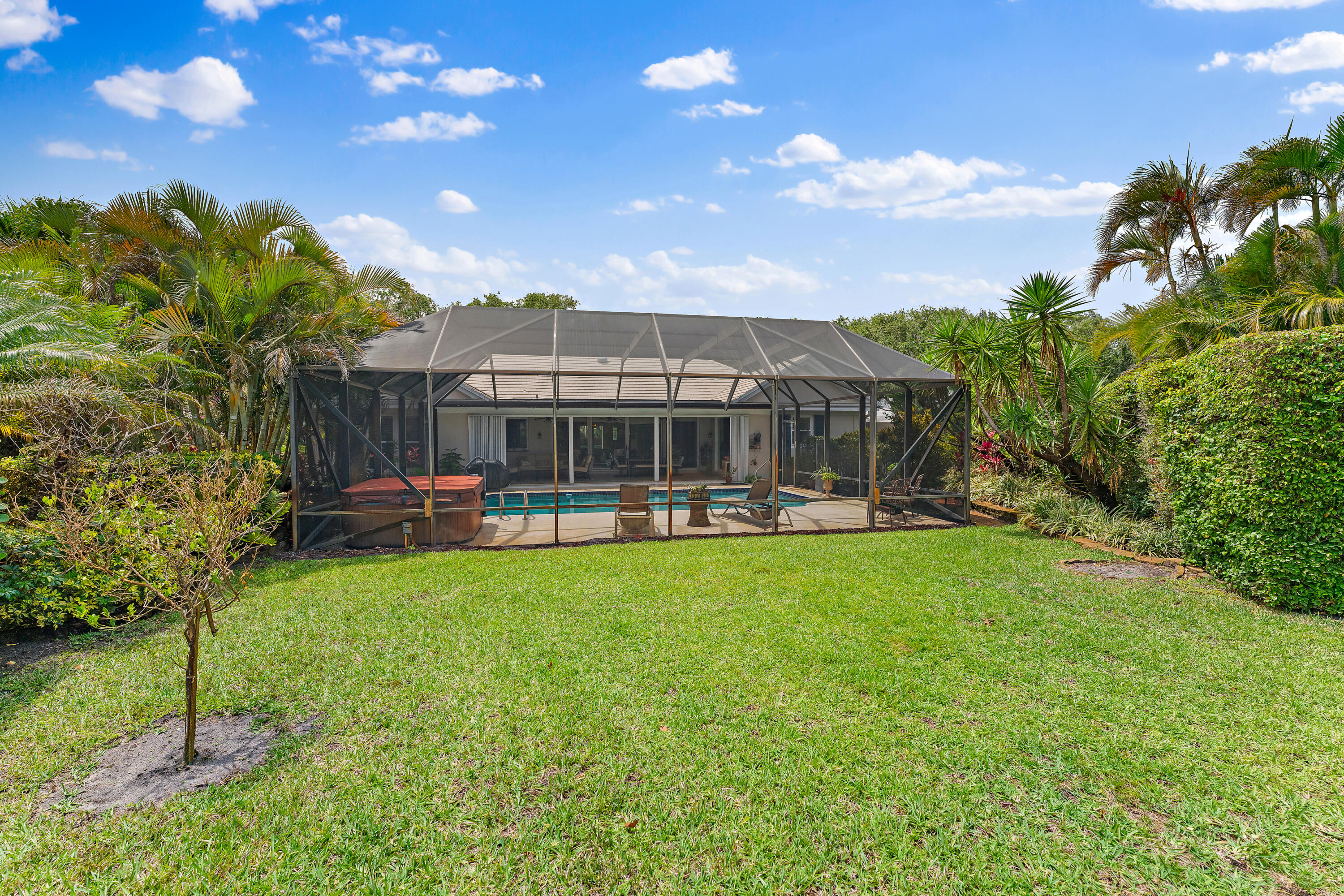 10100 SE White Pelican Way