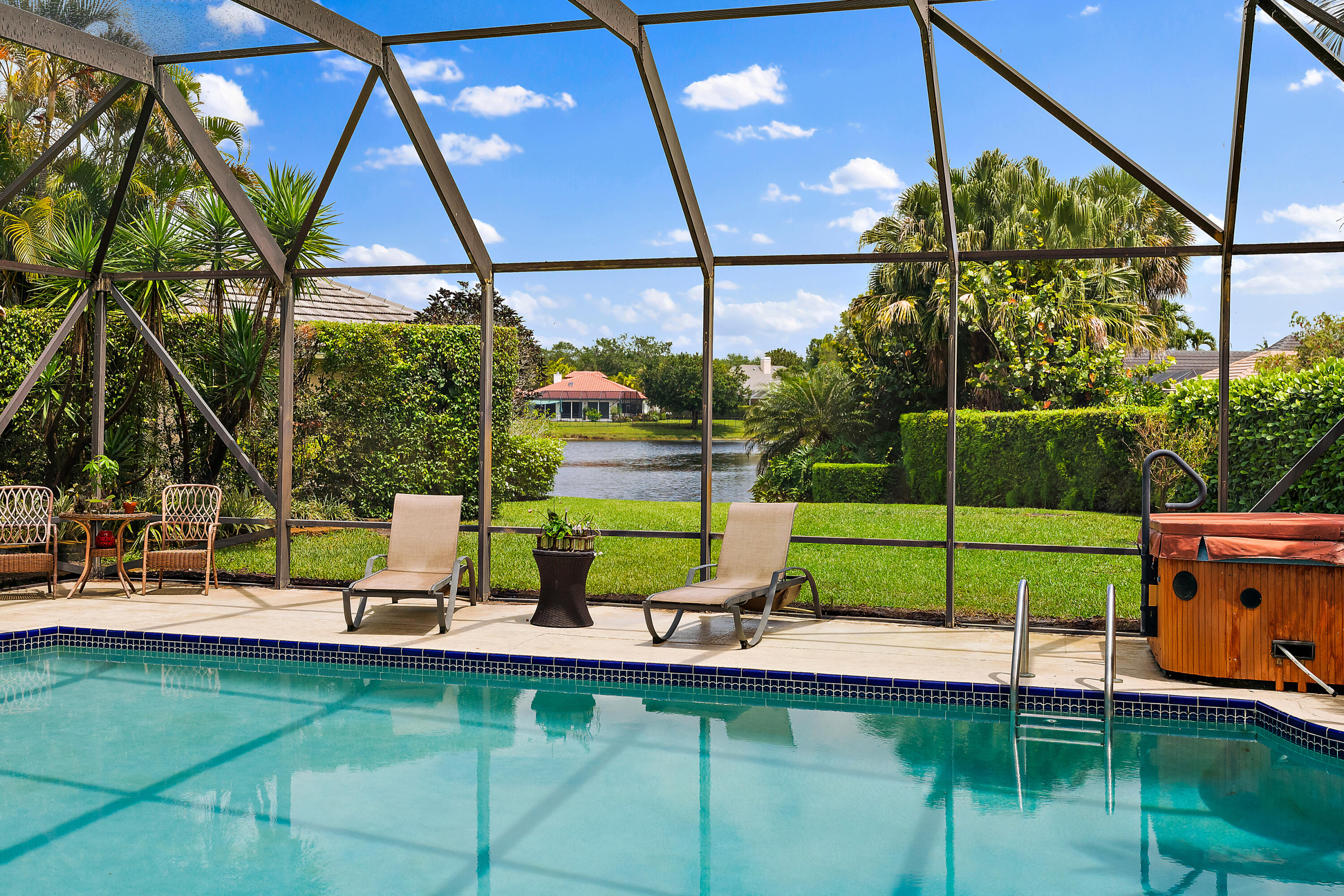 10100 SE White Pelican Way