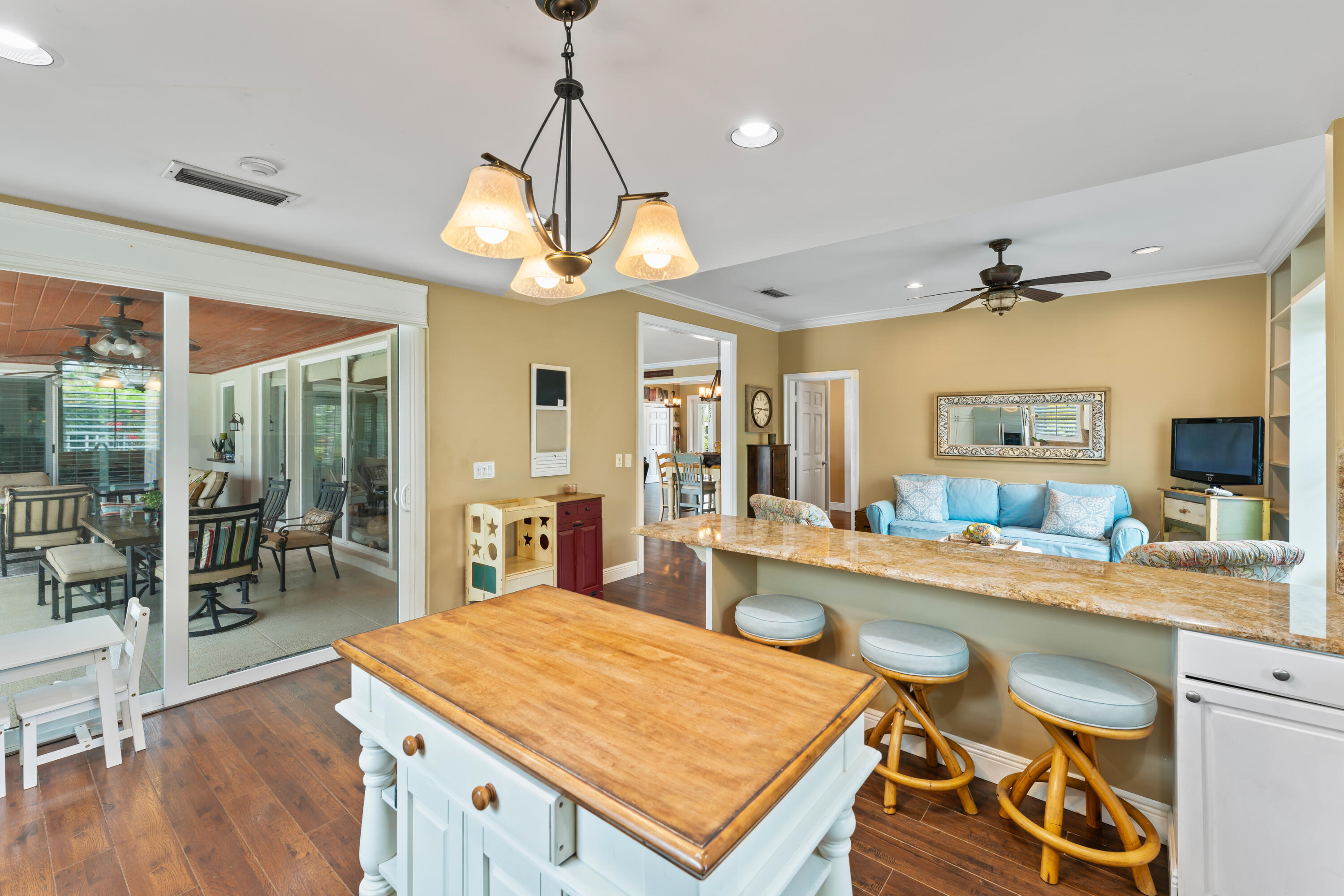 10100 SE White Pelican Way