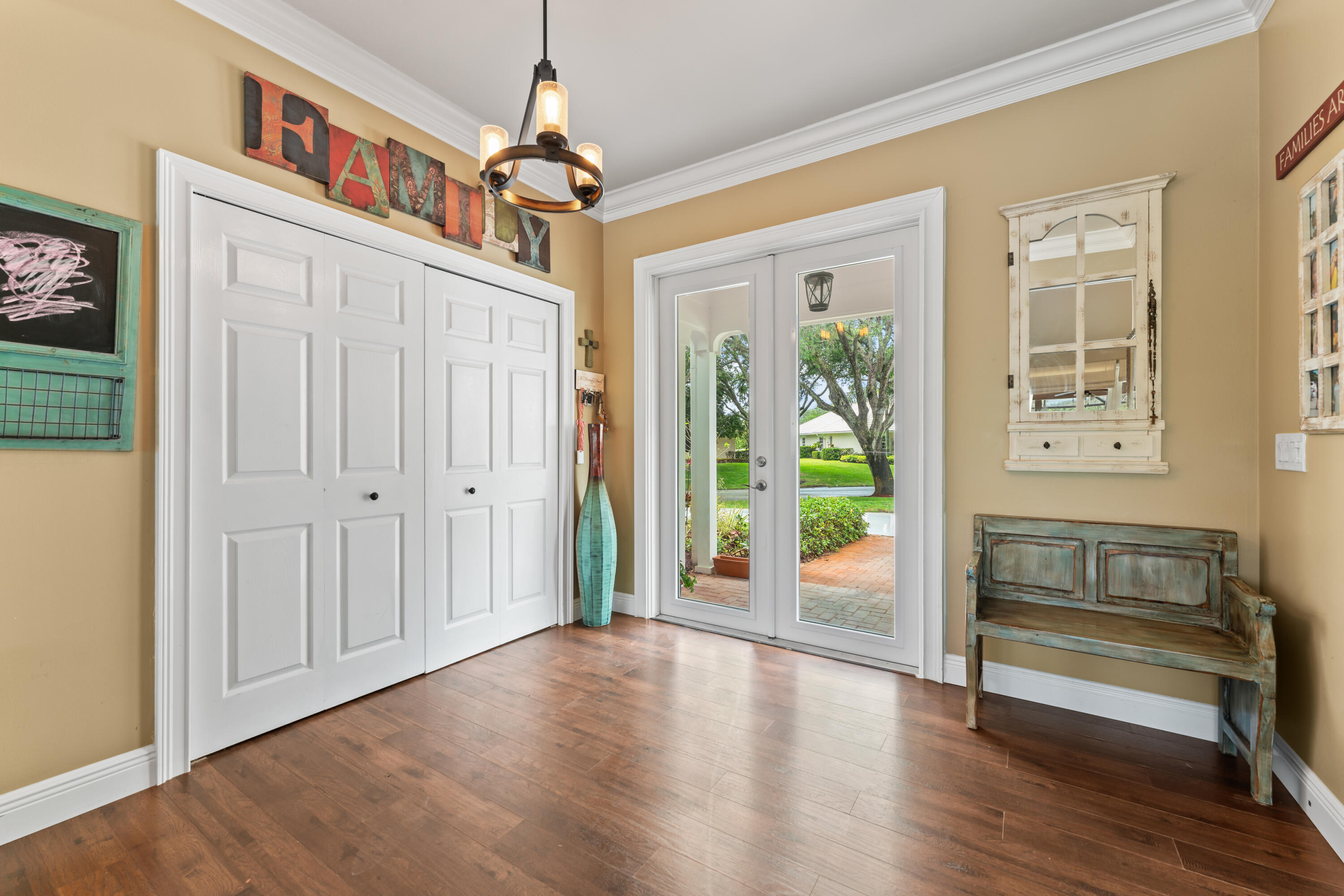 10100 SE White Pelican Way