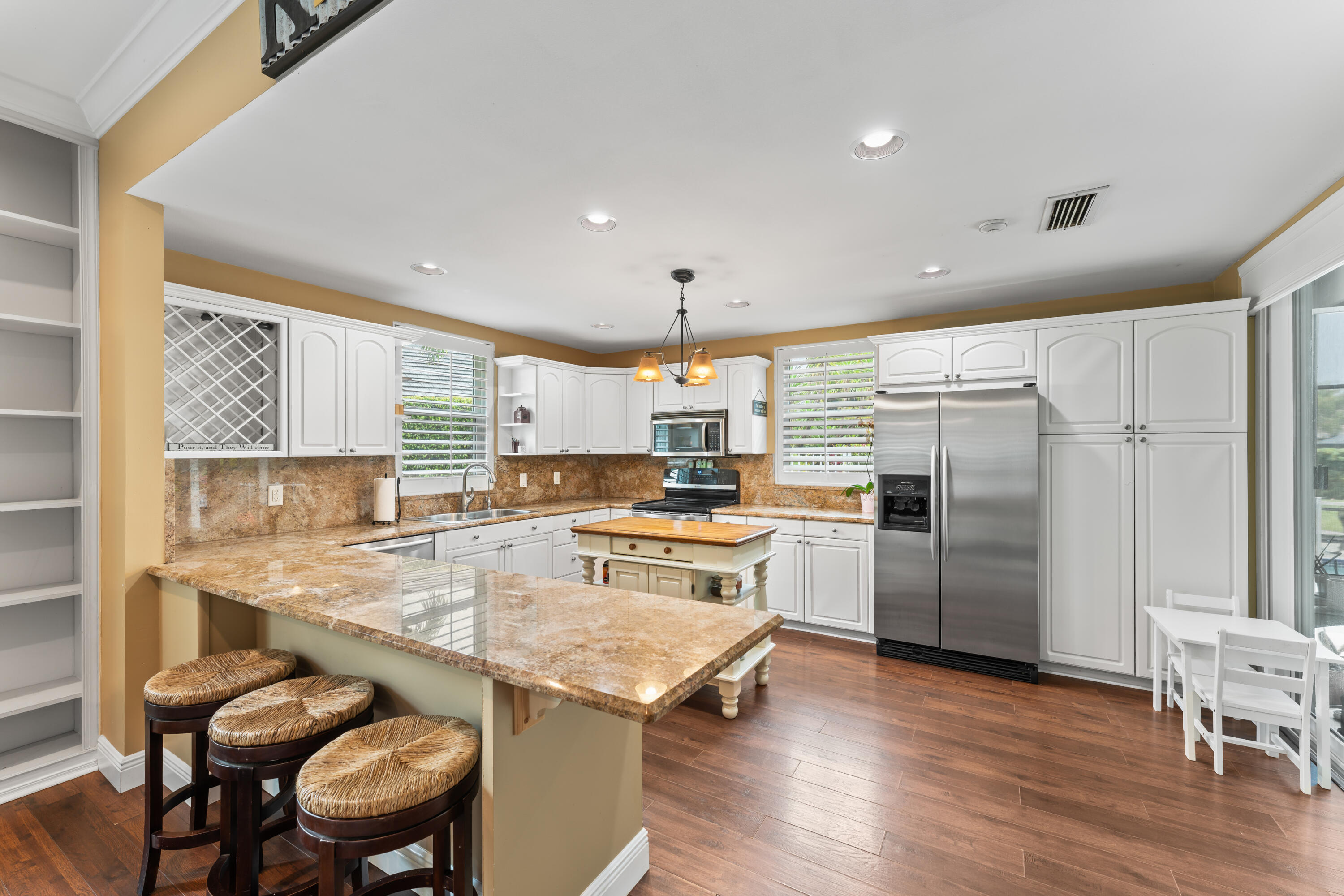 10100 SE White Pelican Way