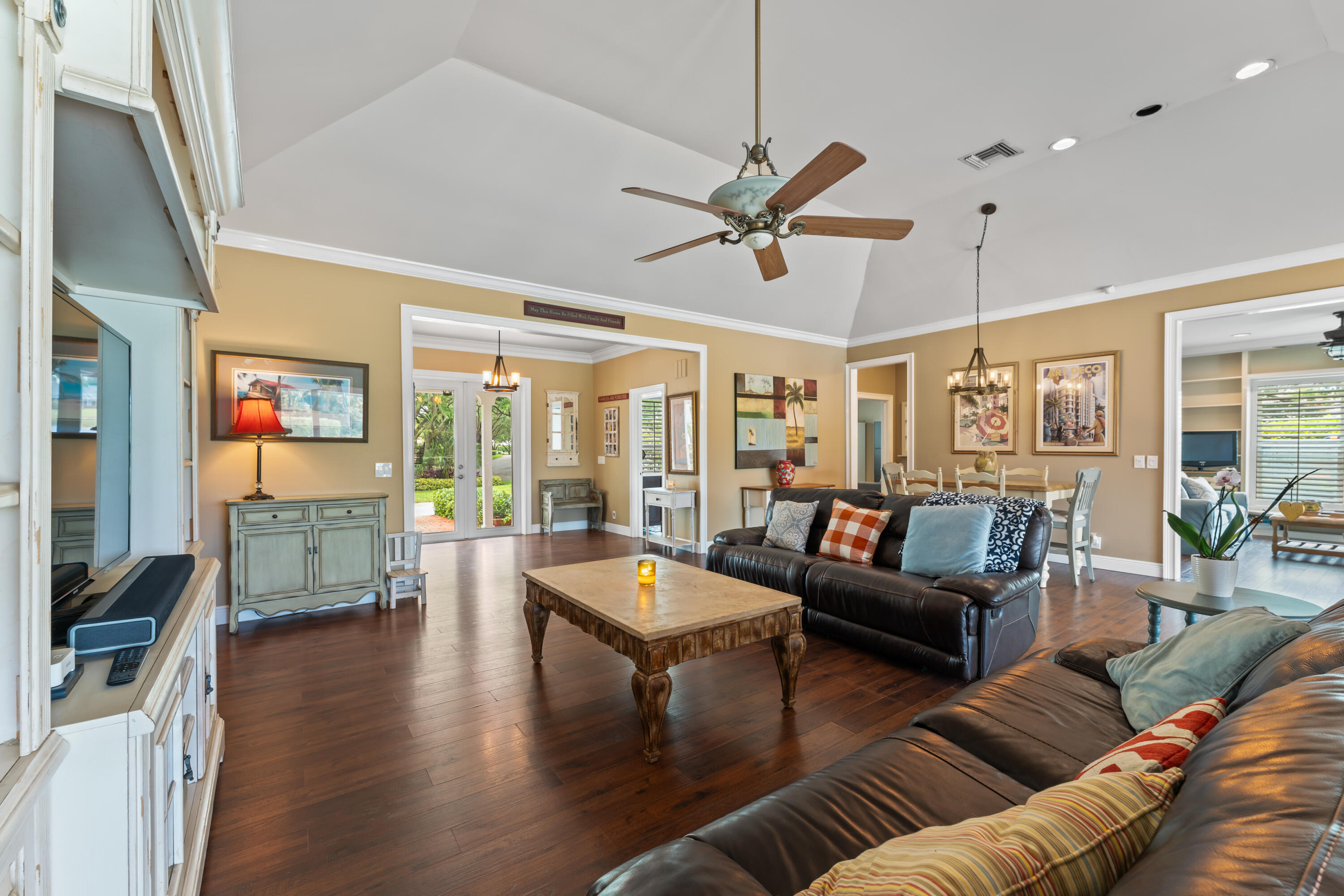 10100 SE White Pelican Way