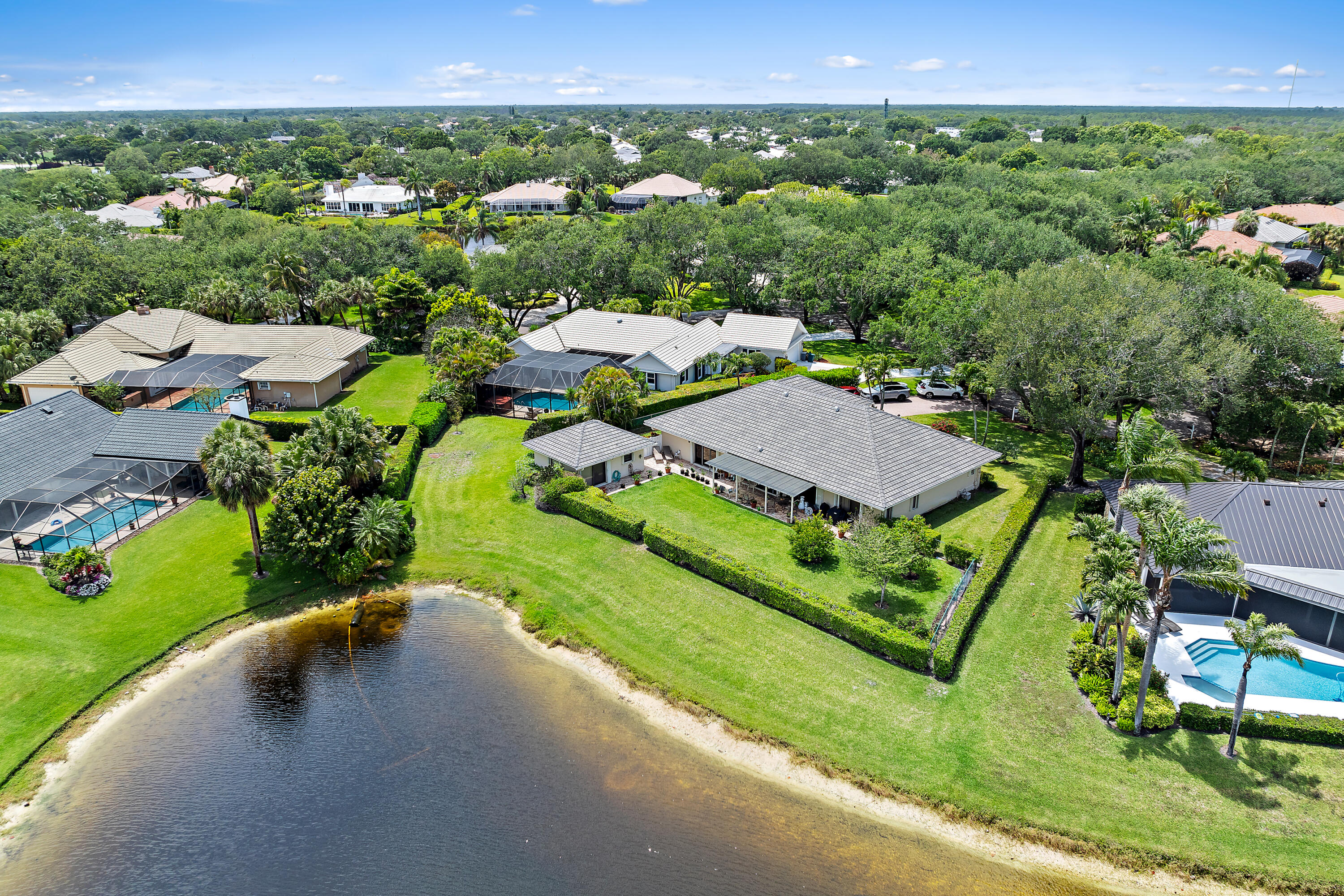 10100 SE White Pelican Way