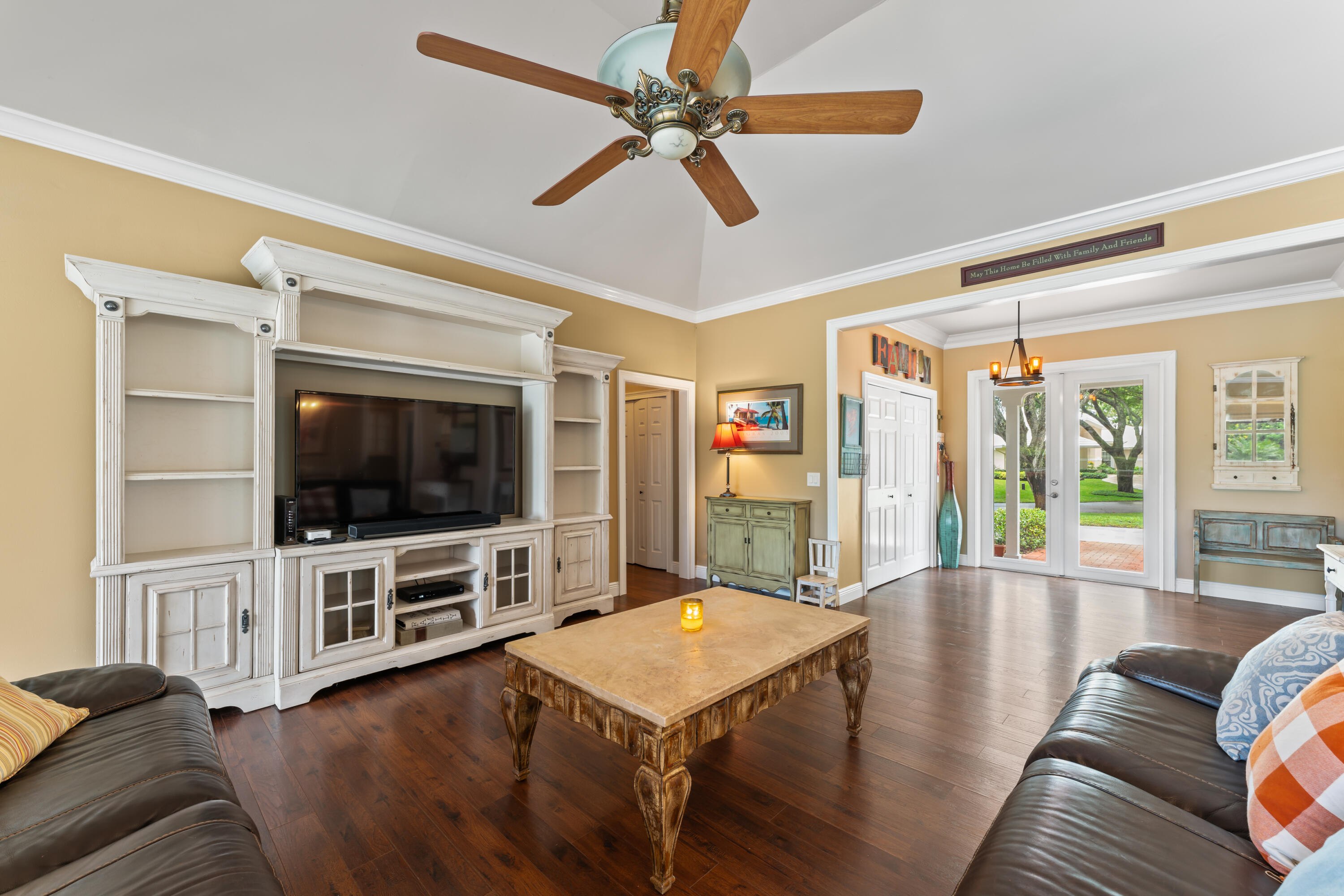 10100 SE White Pelican Way