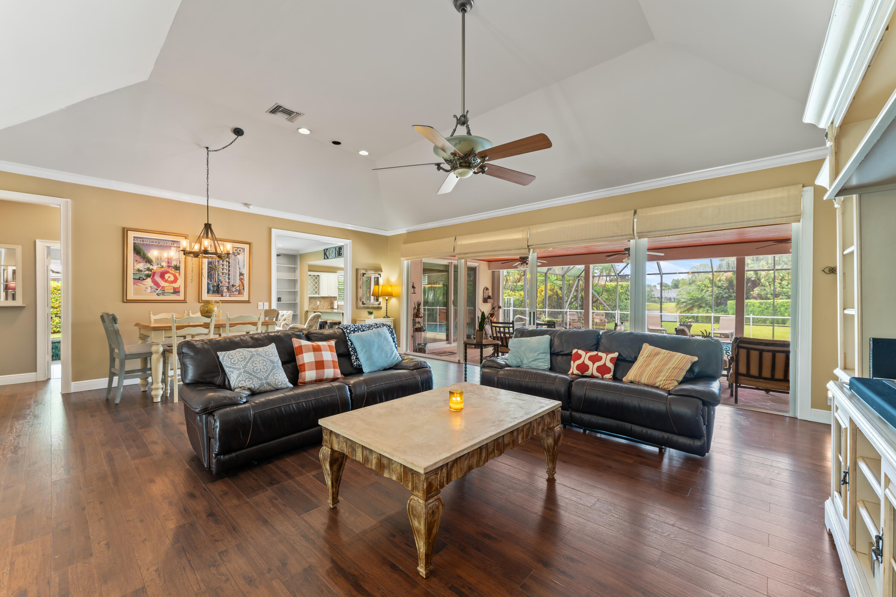 10100 SE White Pelican Way