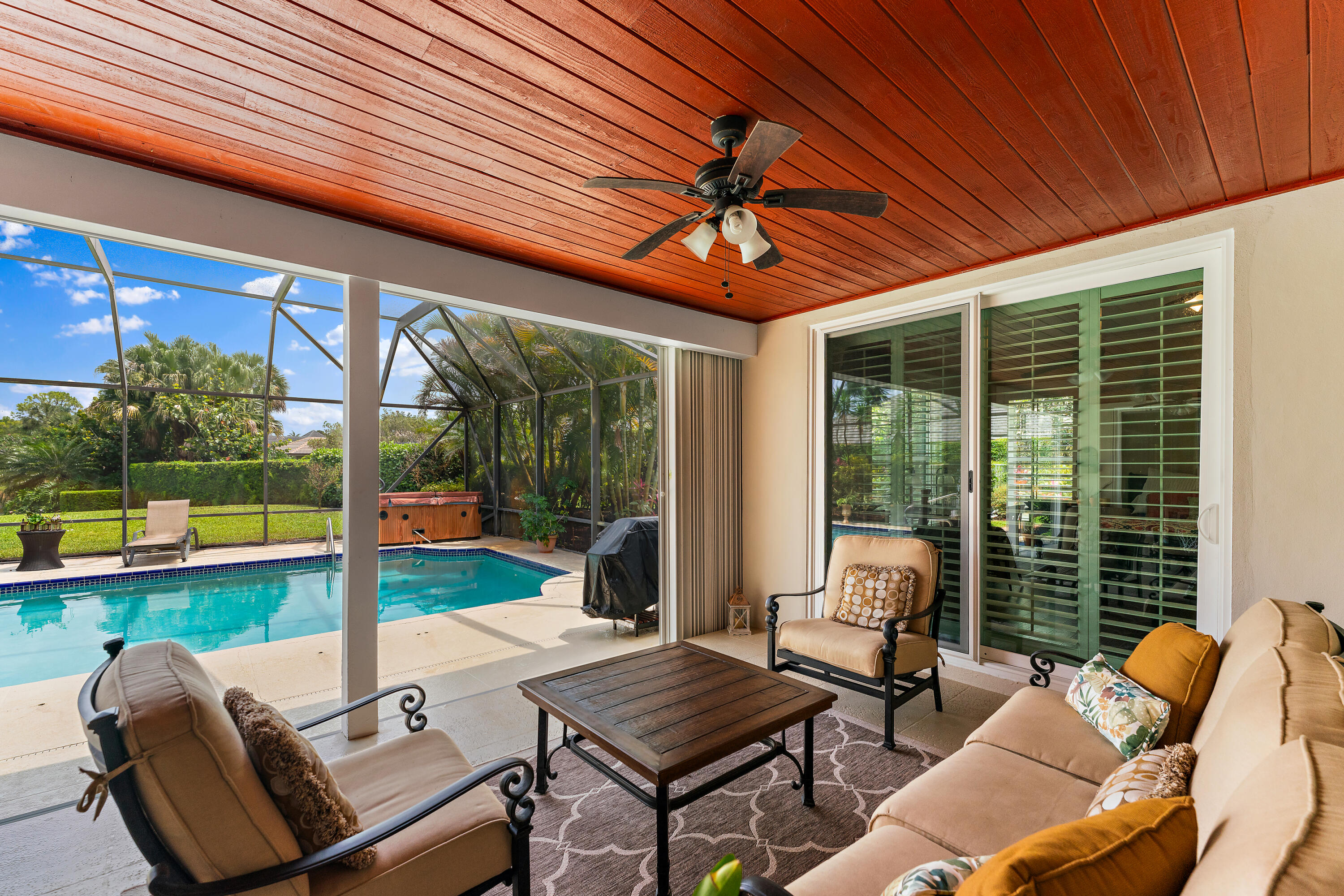 10100 SE White Pelican Way