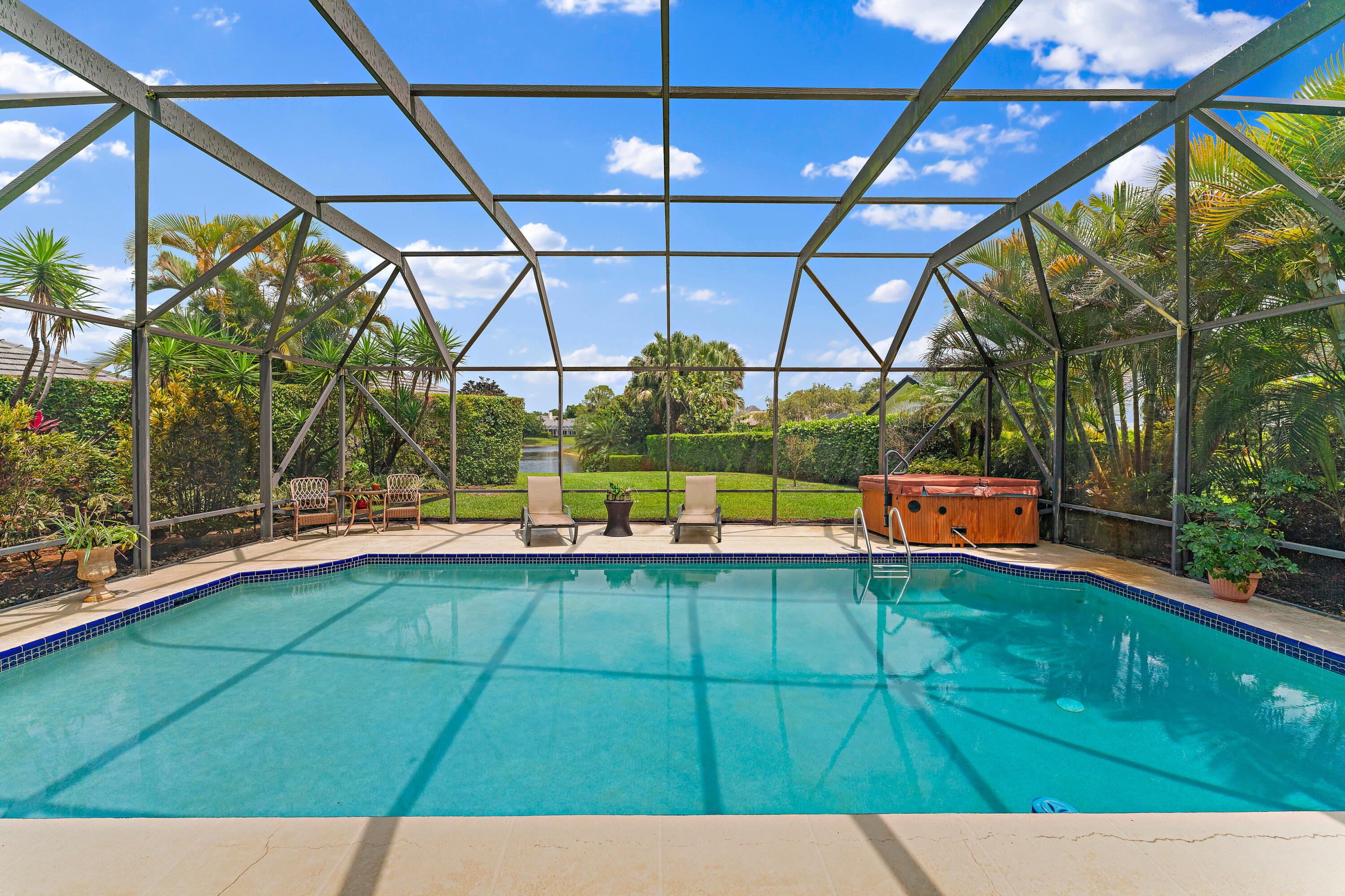 10100 SE White Pelican Way