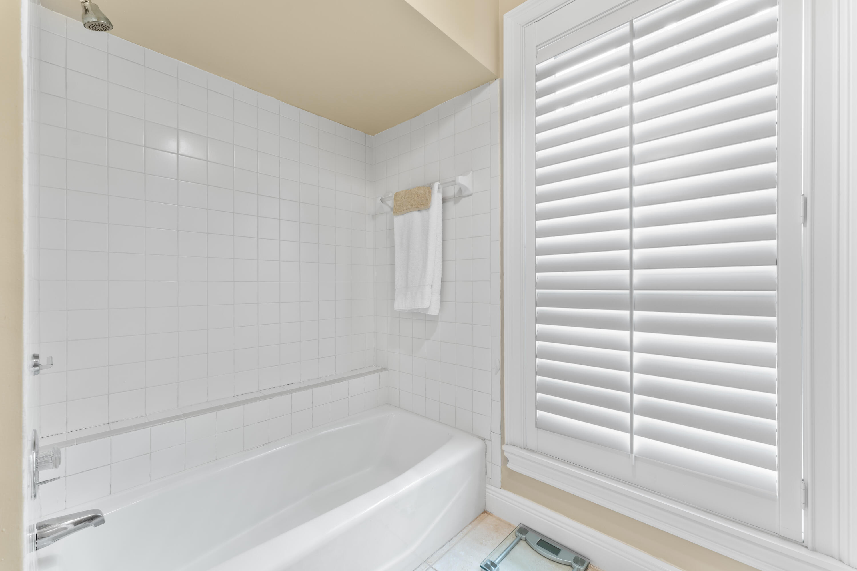 10100 SE White Pelican Way