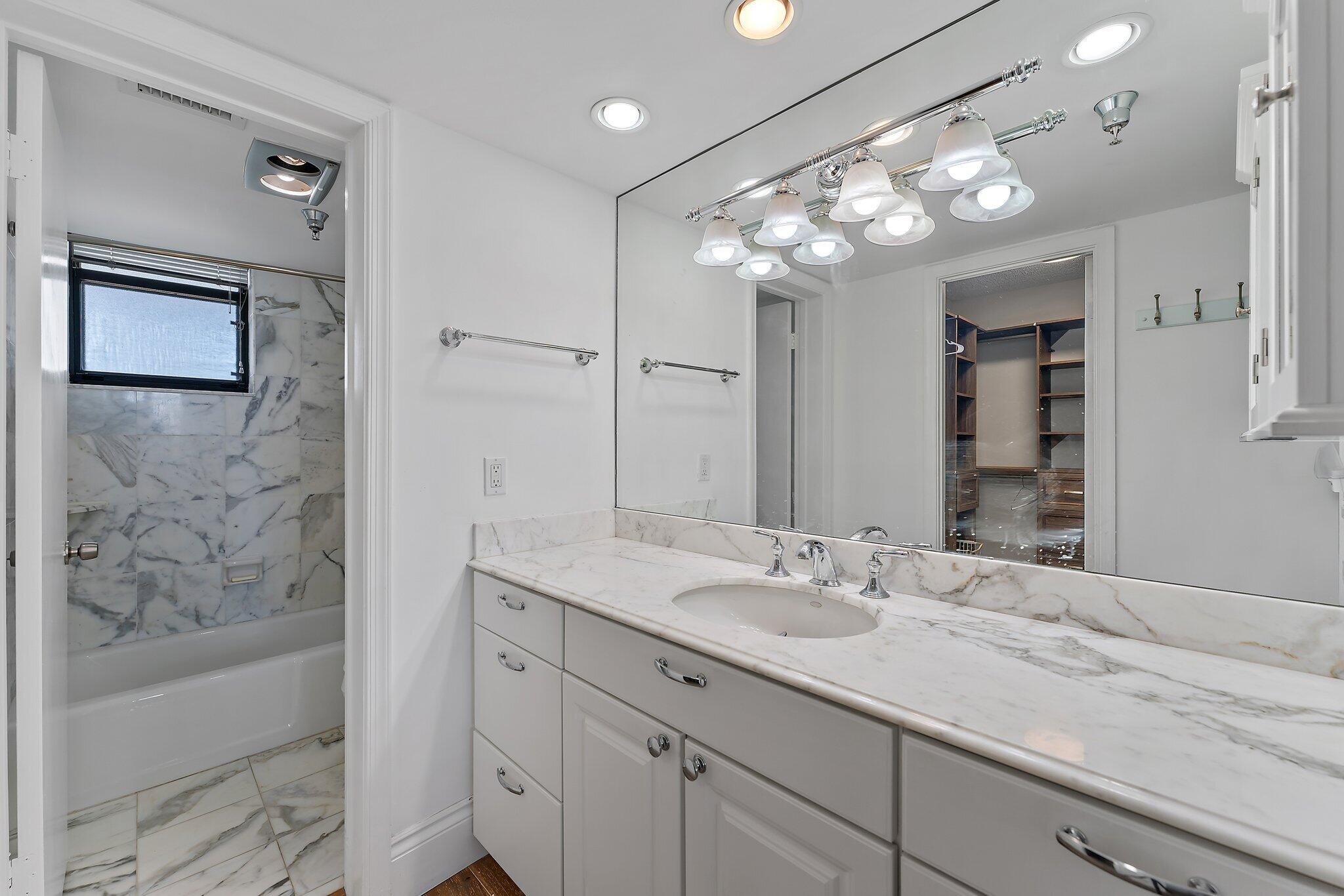 1542 Cove Drive 603c