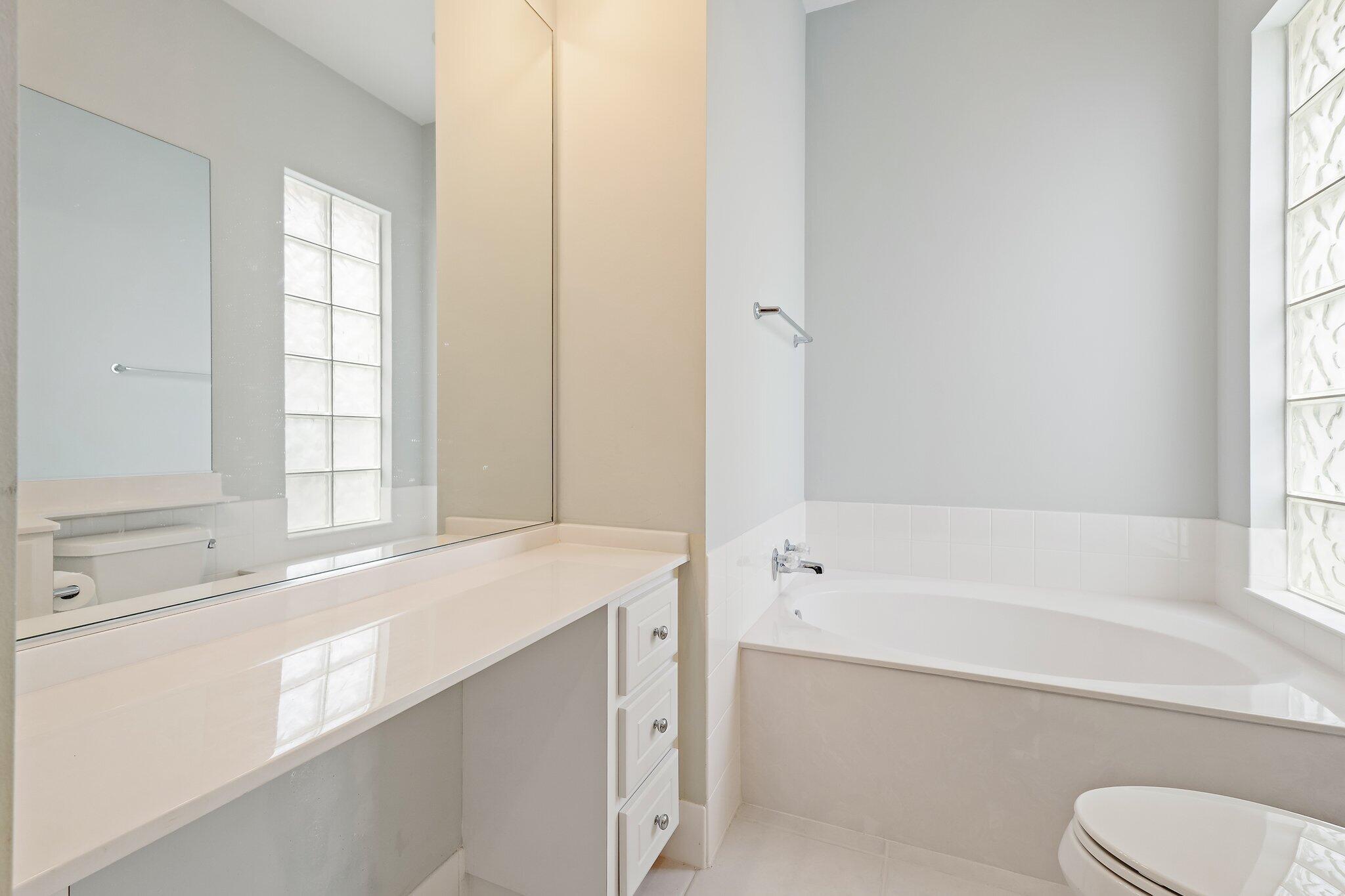 9038 SE La Creek Court