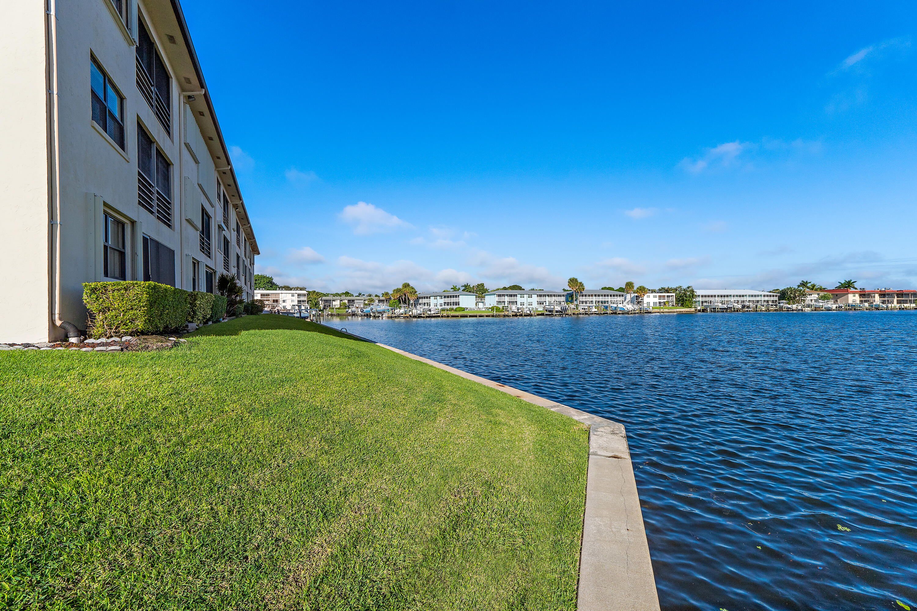 313 Lake Circle 212