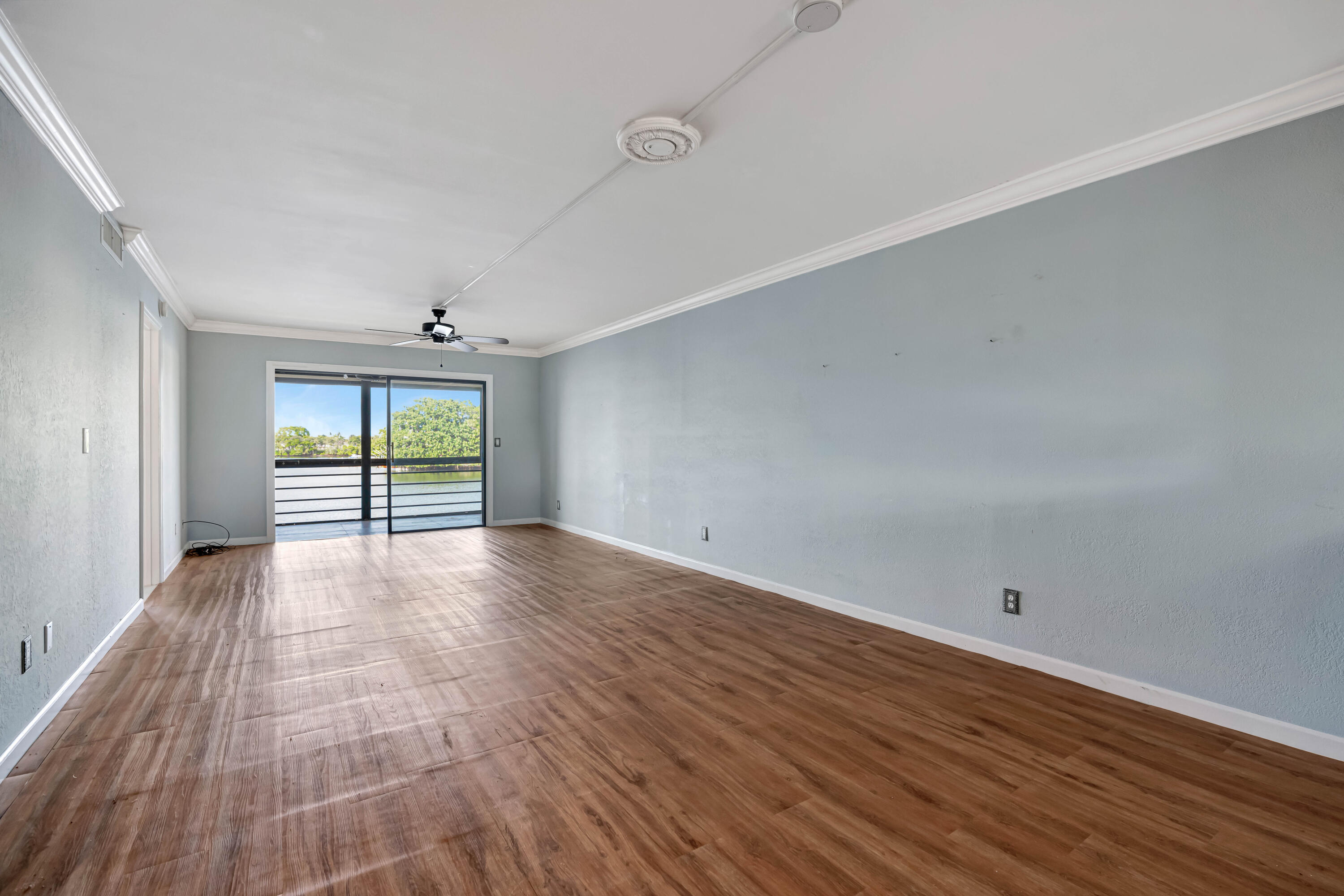 313 Lake Circle 212