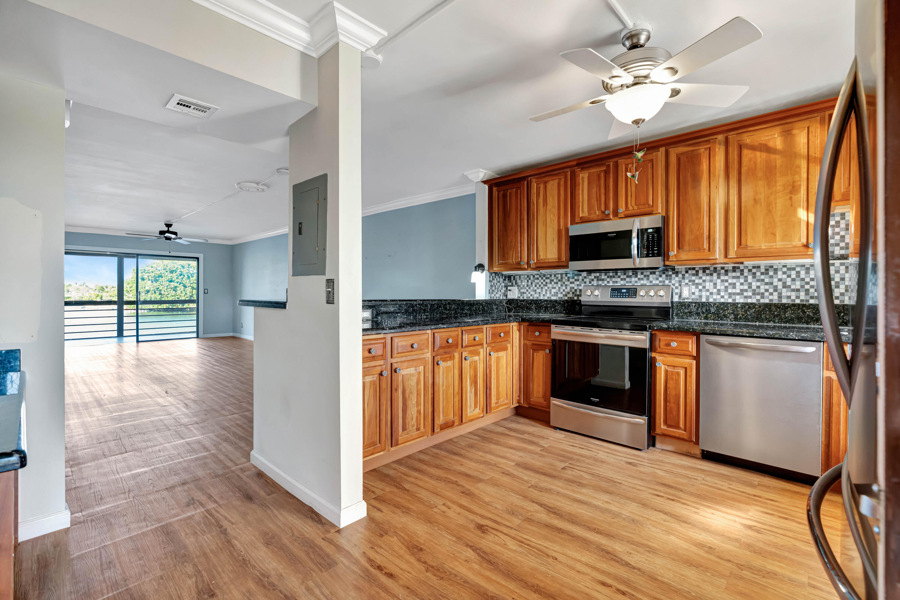 313 Lake Circle 212