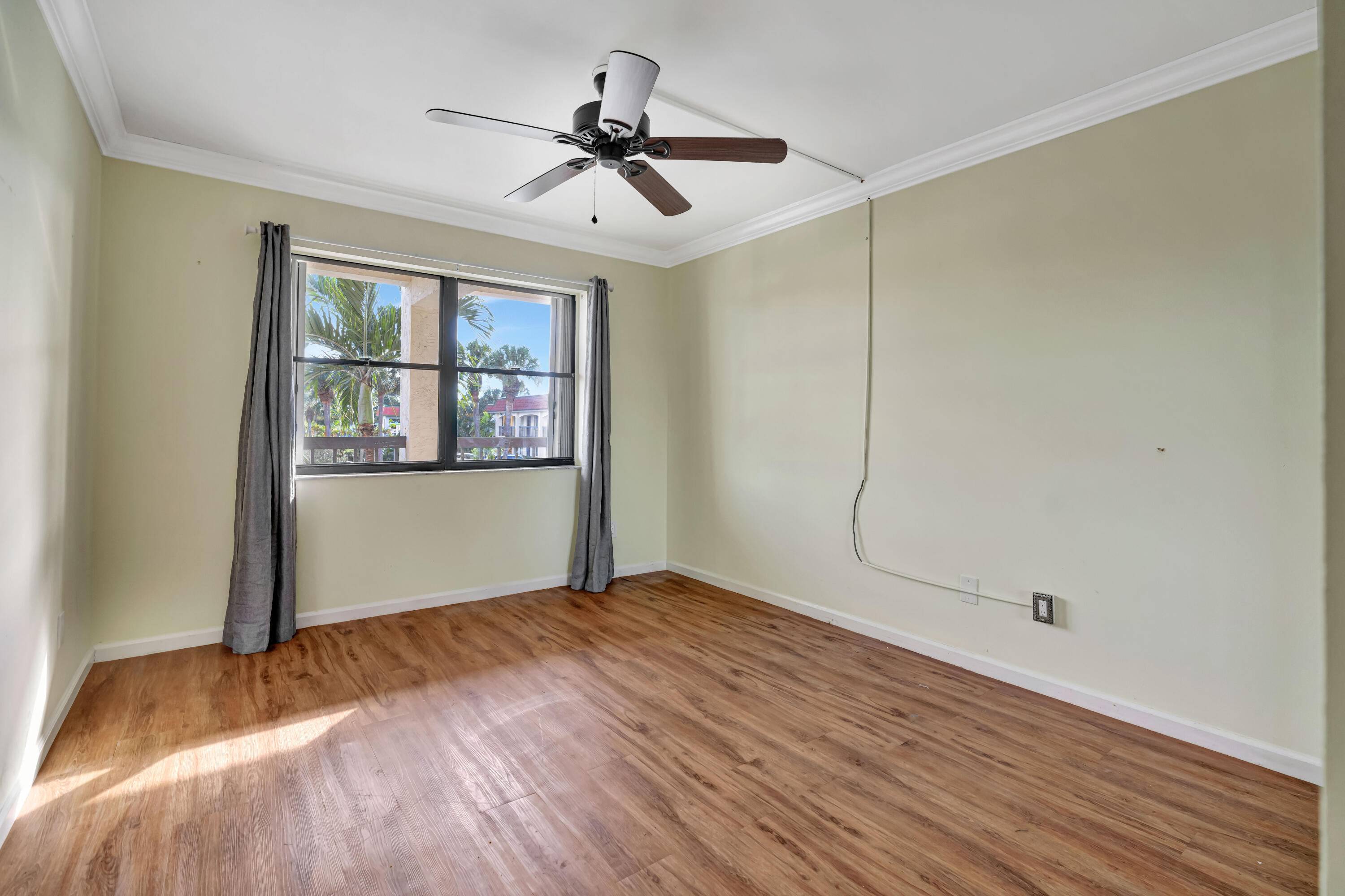 313 Lake Circle 212