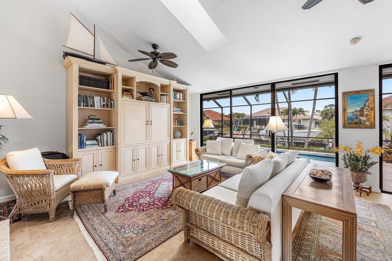 8794 SE Riverfront Terrace