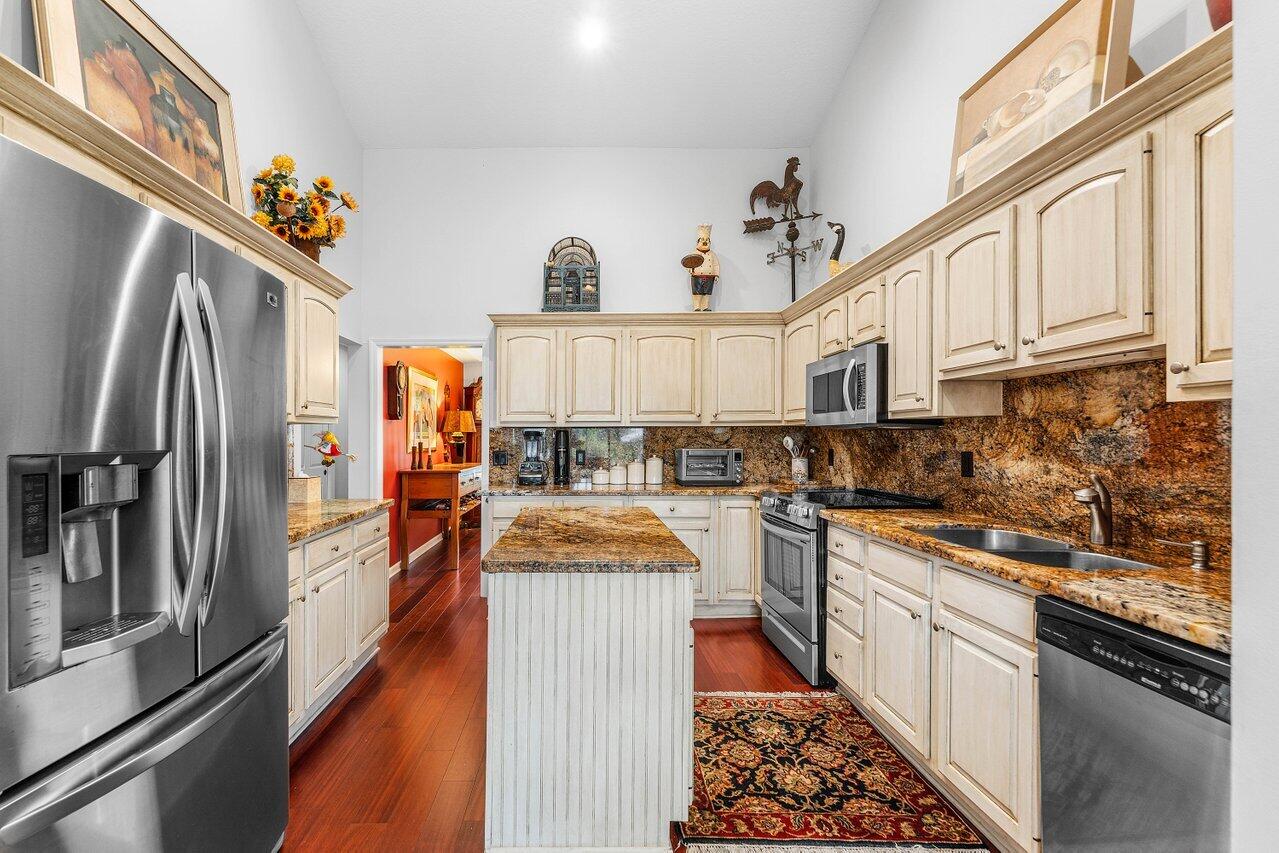 8794 SE Riverfront Terrace