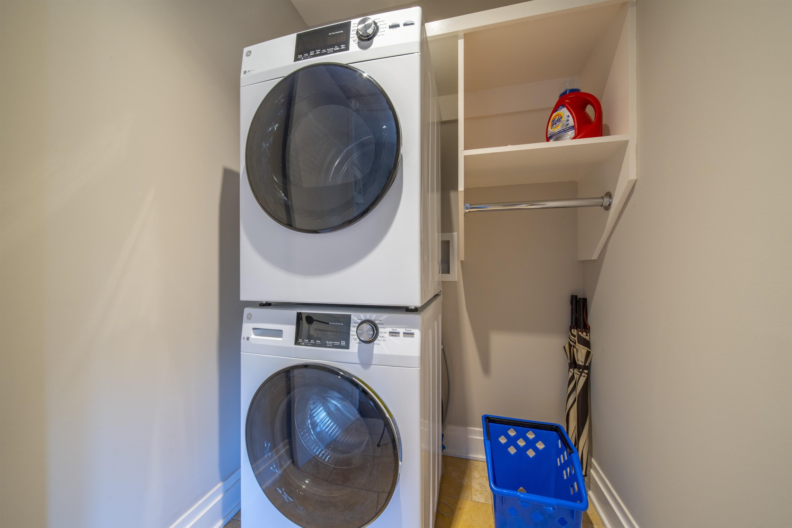 1 Bay DR Unit: 4304