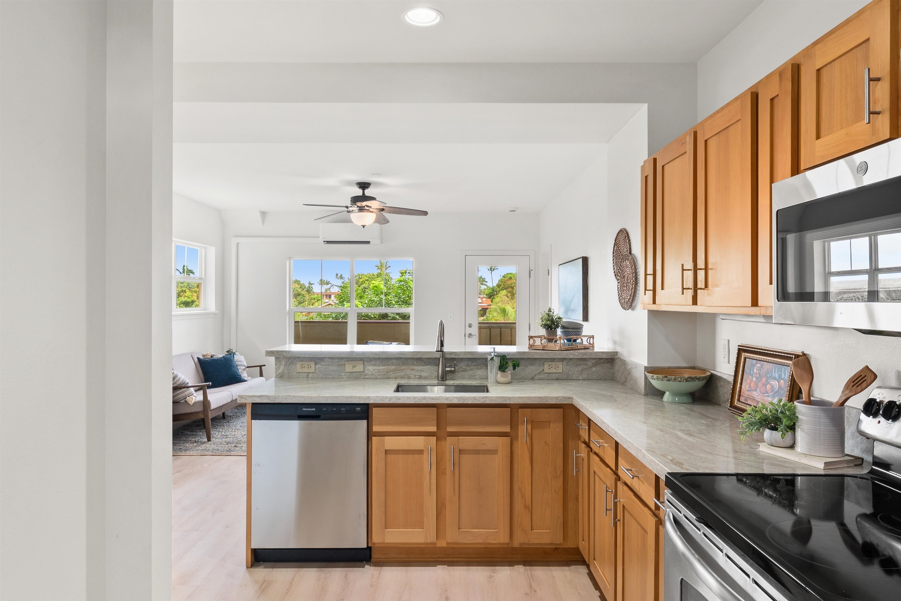 3708 LOWER HONOAPIILANI Rd Unit: E20