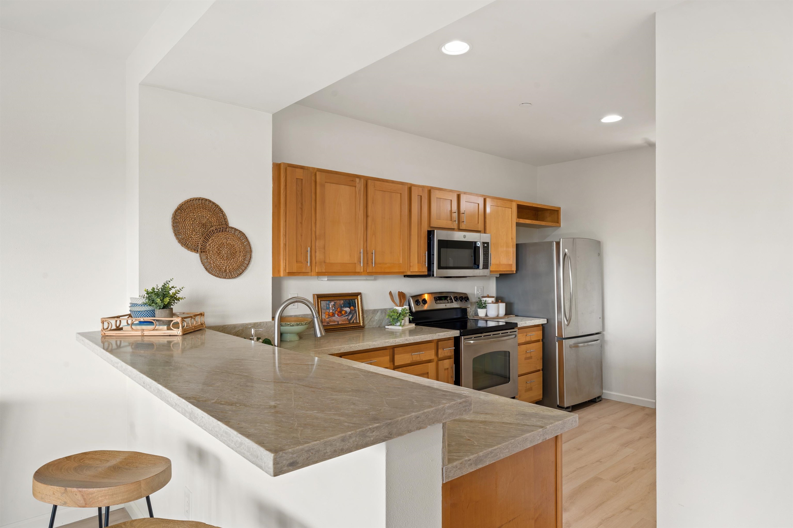 3708 LOWER HONOAPIILANI Rd Unit: E20