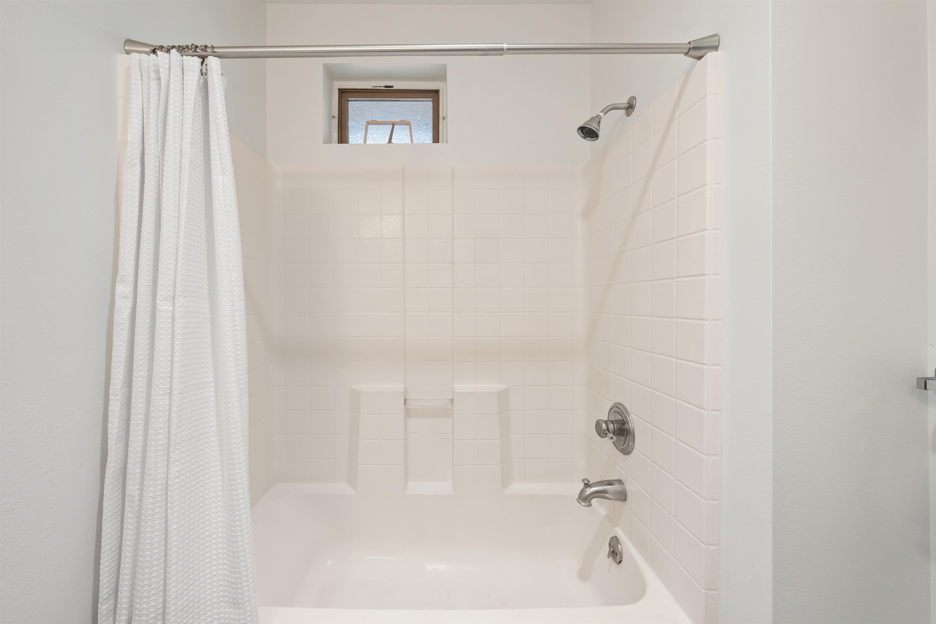 3708 LOWER HONOAPIILANI Rd Unit: E20